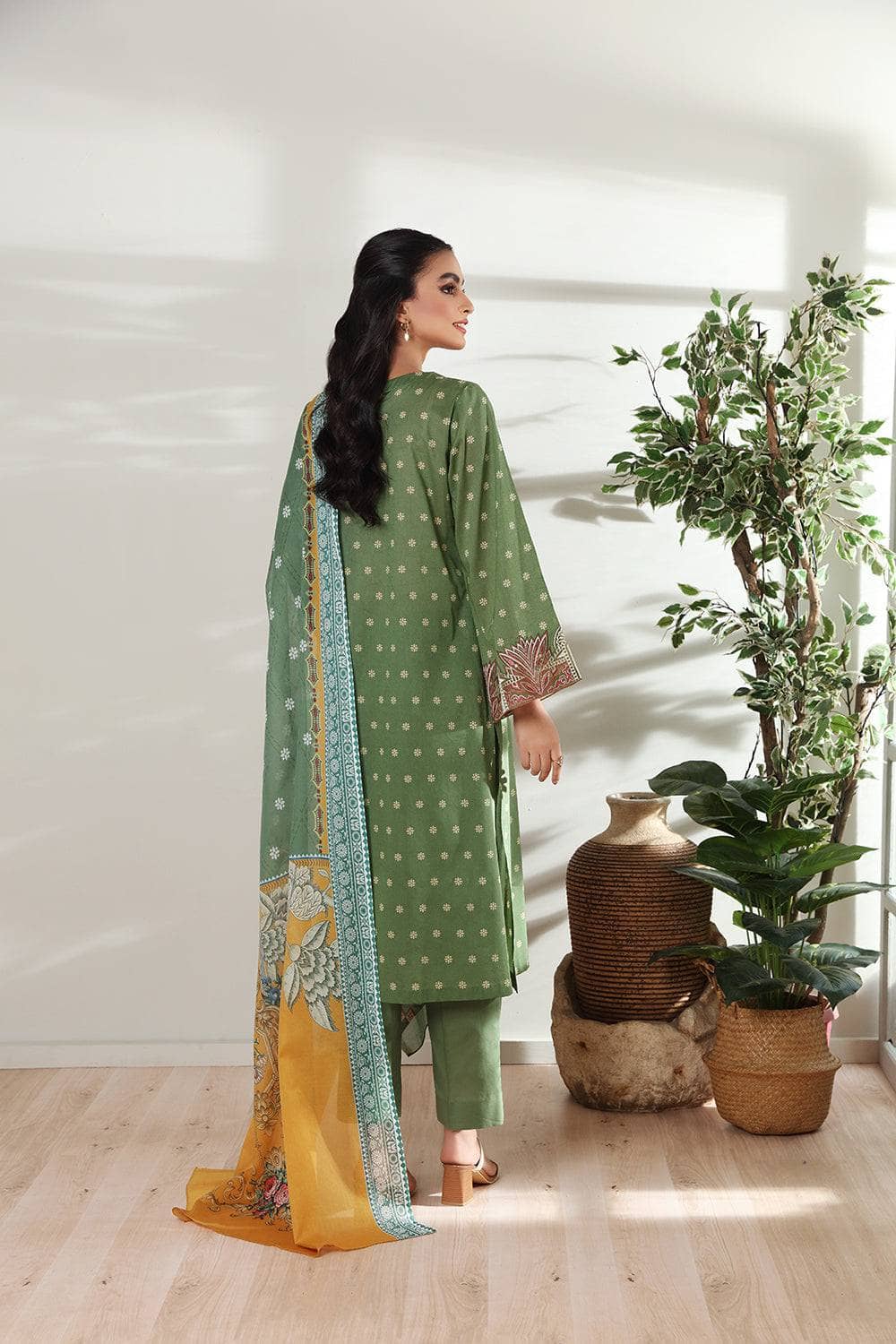 img_nishat_linen_lawn_2022_awwal_boutique