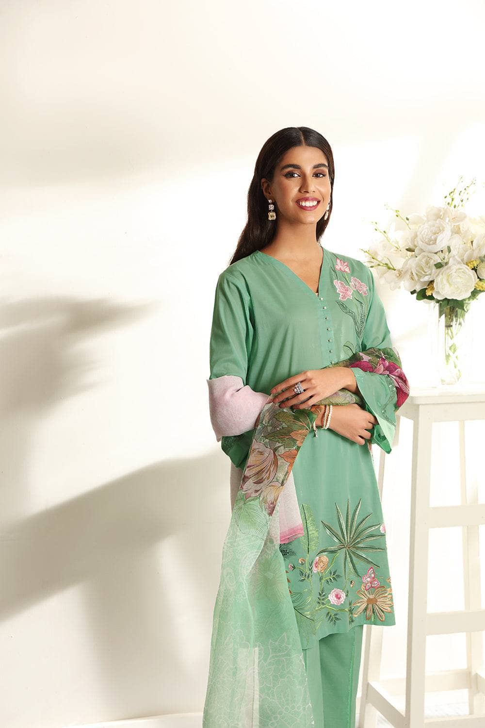 img_nishat_linen_lawn_2022_awwal_boutique