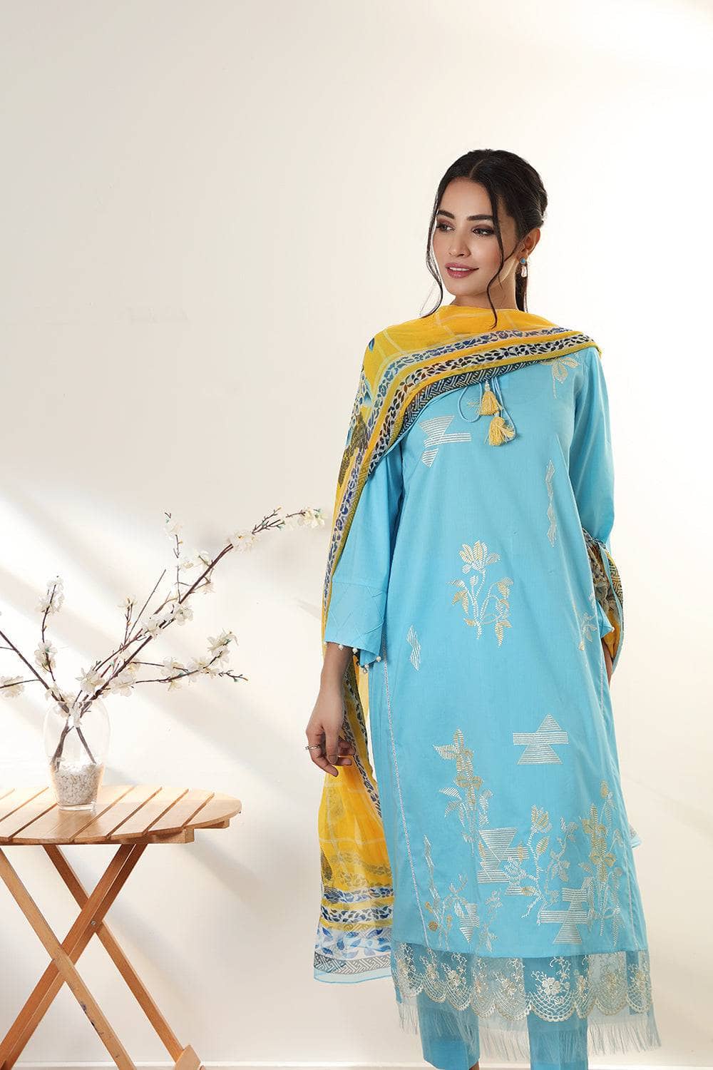 img_nishat_linen_lawn_2022_awwal_boutique