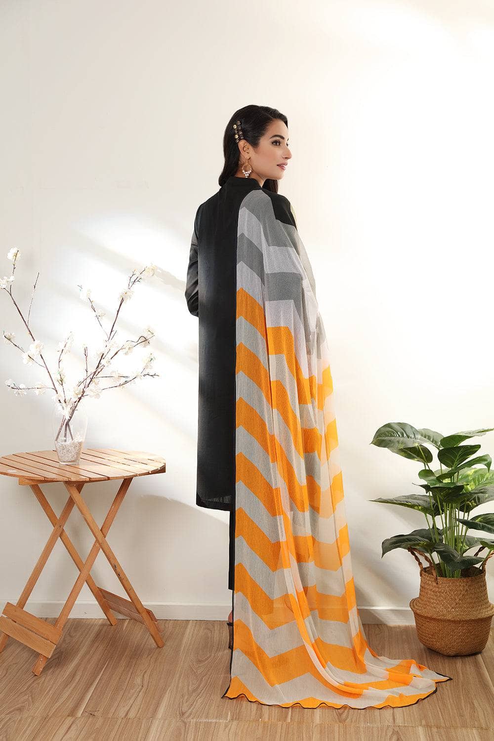 img_nishat_linen_lawn_2022_awwal_boutique