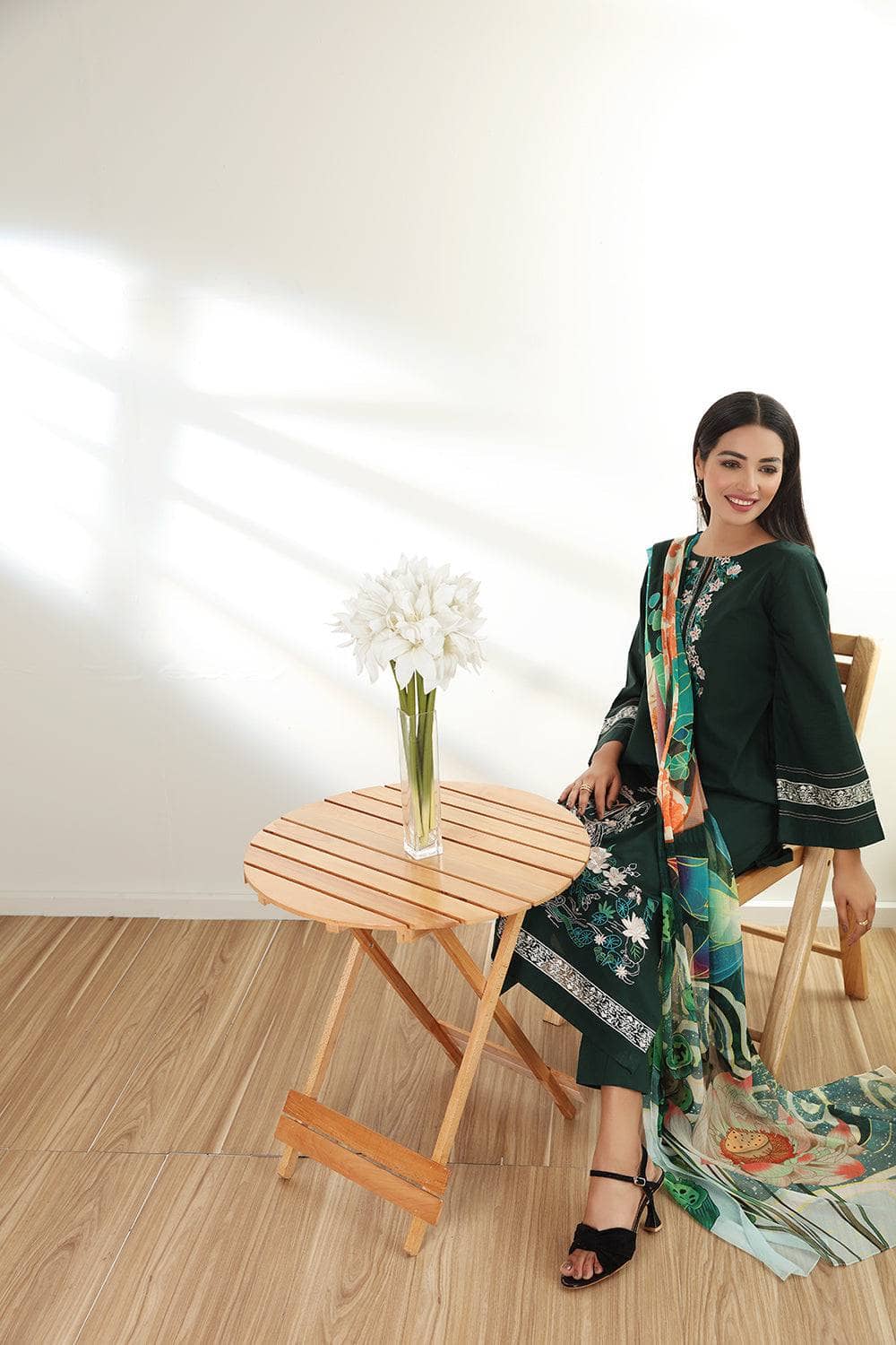 img_nishat_linen_lawn_2022_awwal_boutique