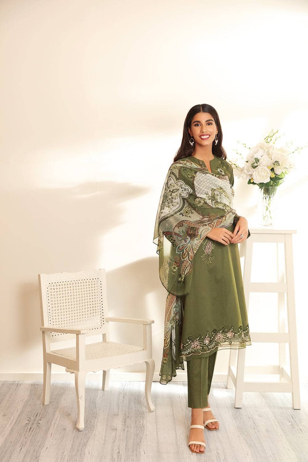 img_nishat_linen_lawn_2022_awwal_boutique