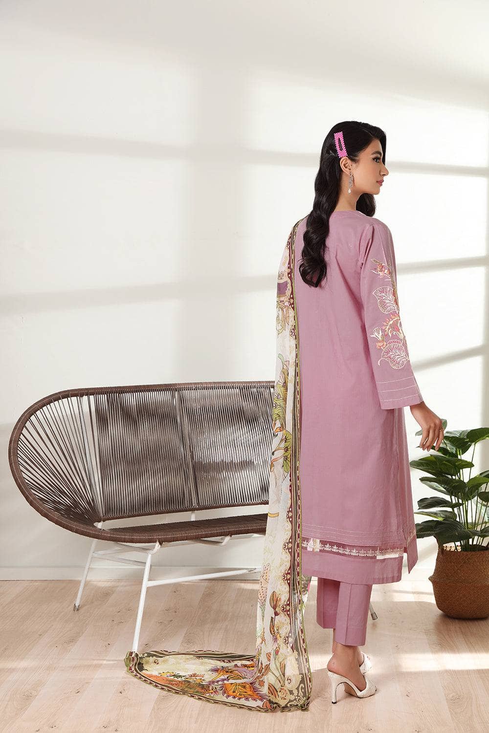 Img_nishat_linen_lawn_22_awwal_boutique