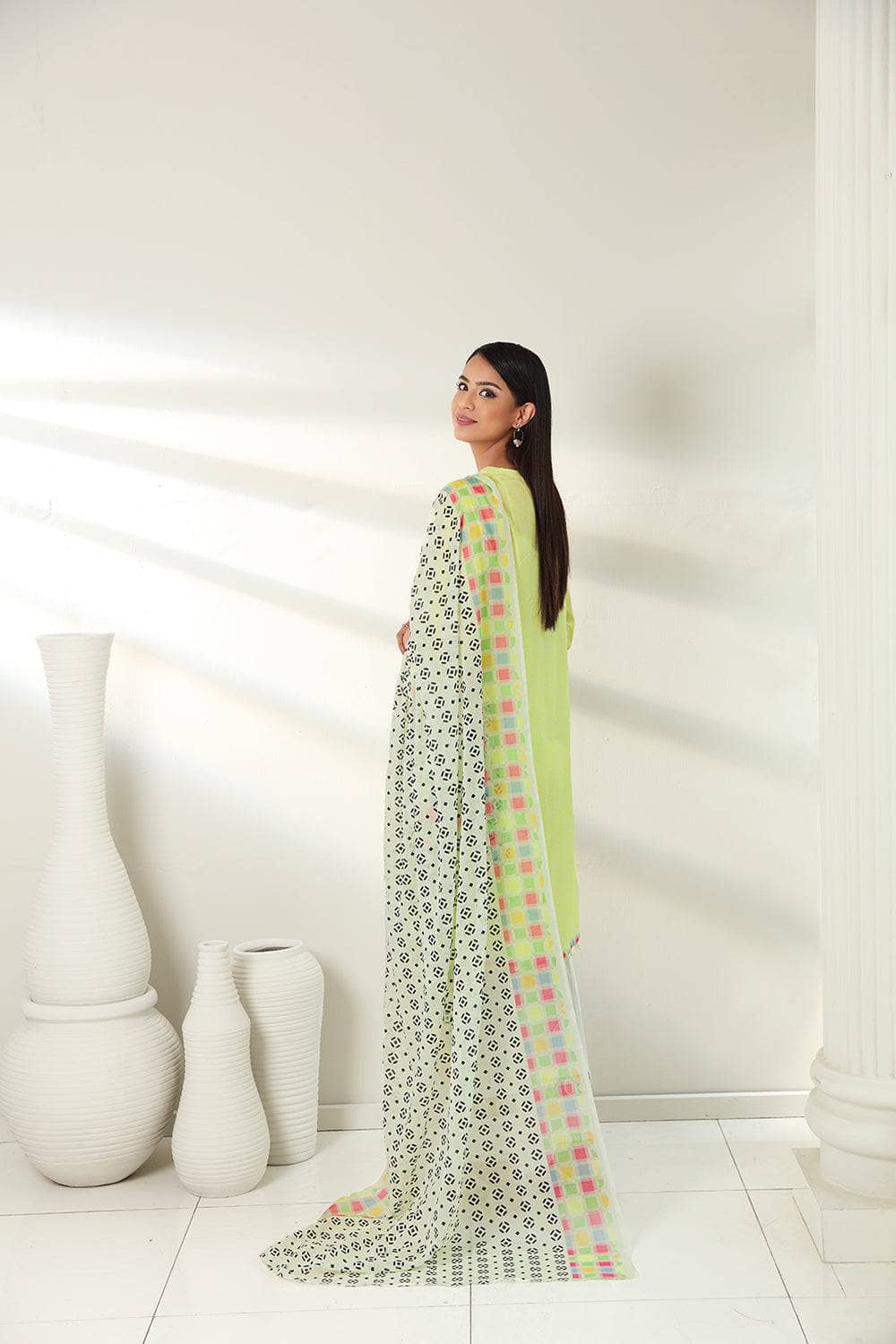 img_nishat_linen_lawn_2022_awwal_boutique