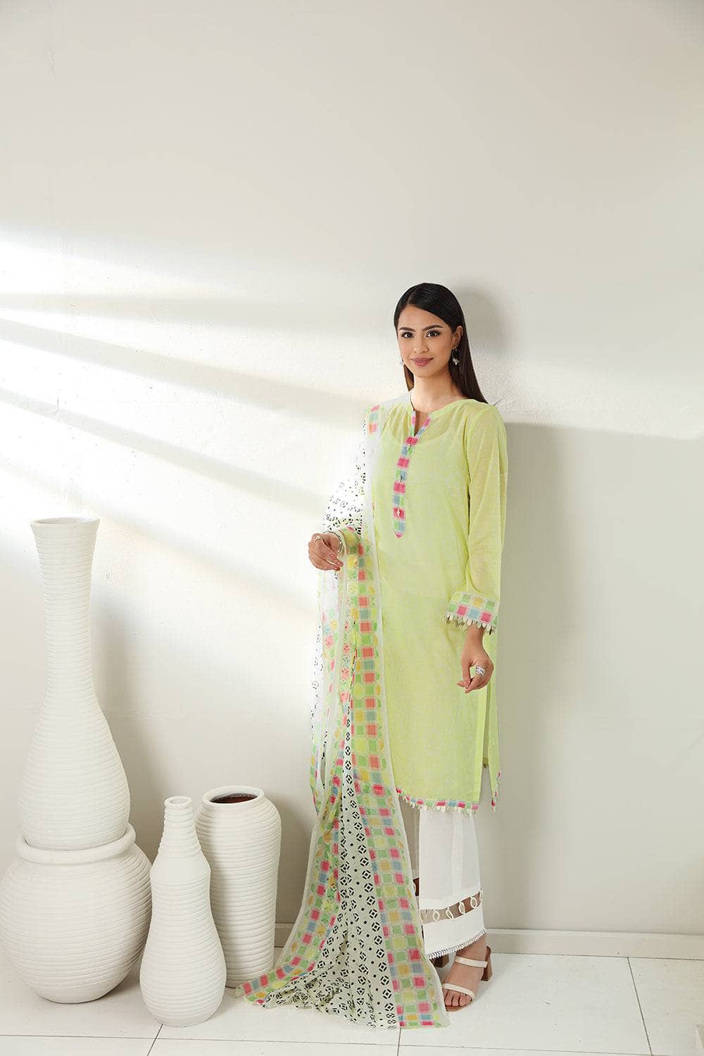 img_nishat_linen_lawn_2022_awwal_boutique
