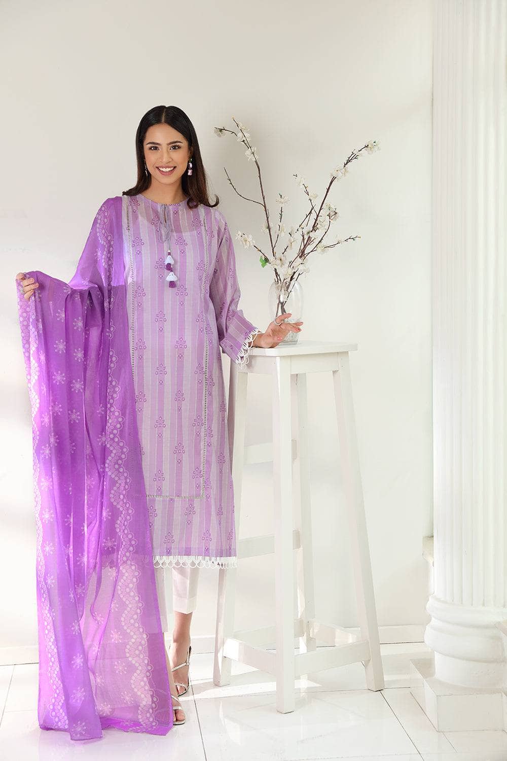 img_nishat_linen_lawn_2022_awwal_boutique