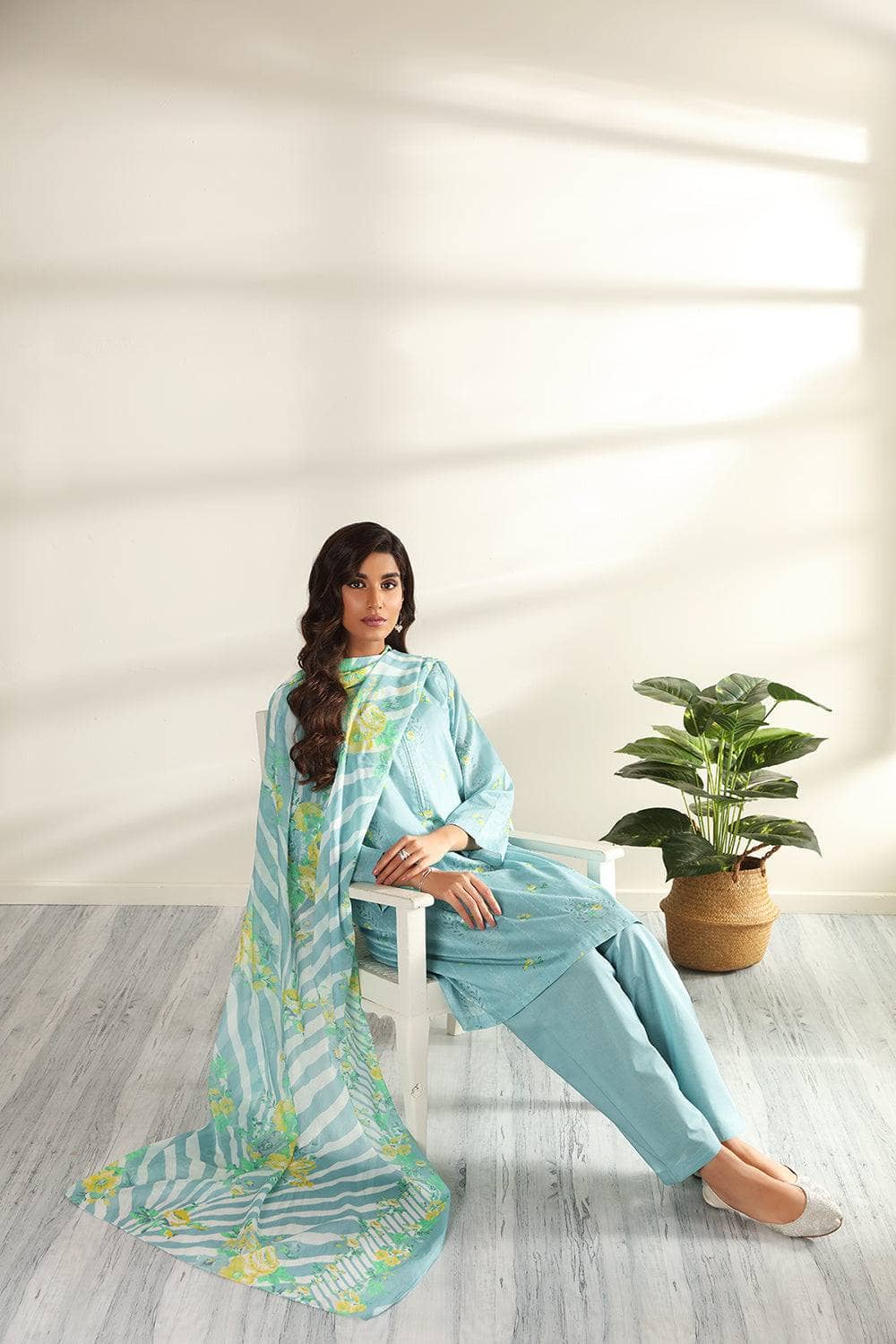 img_nishat_linen_lawn_2022_awwal_boutique