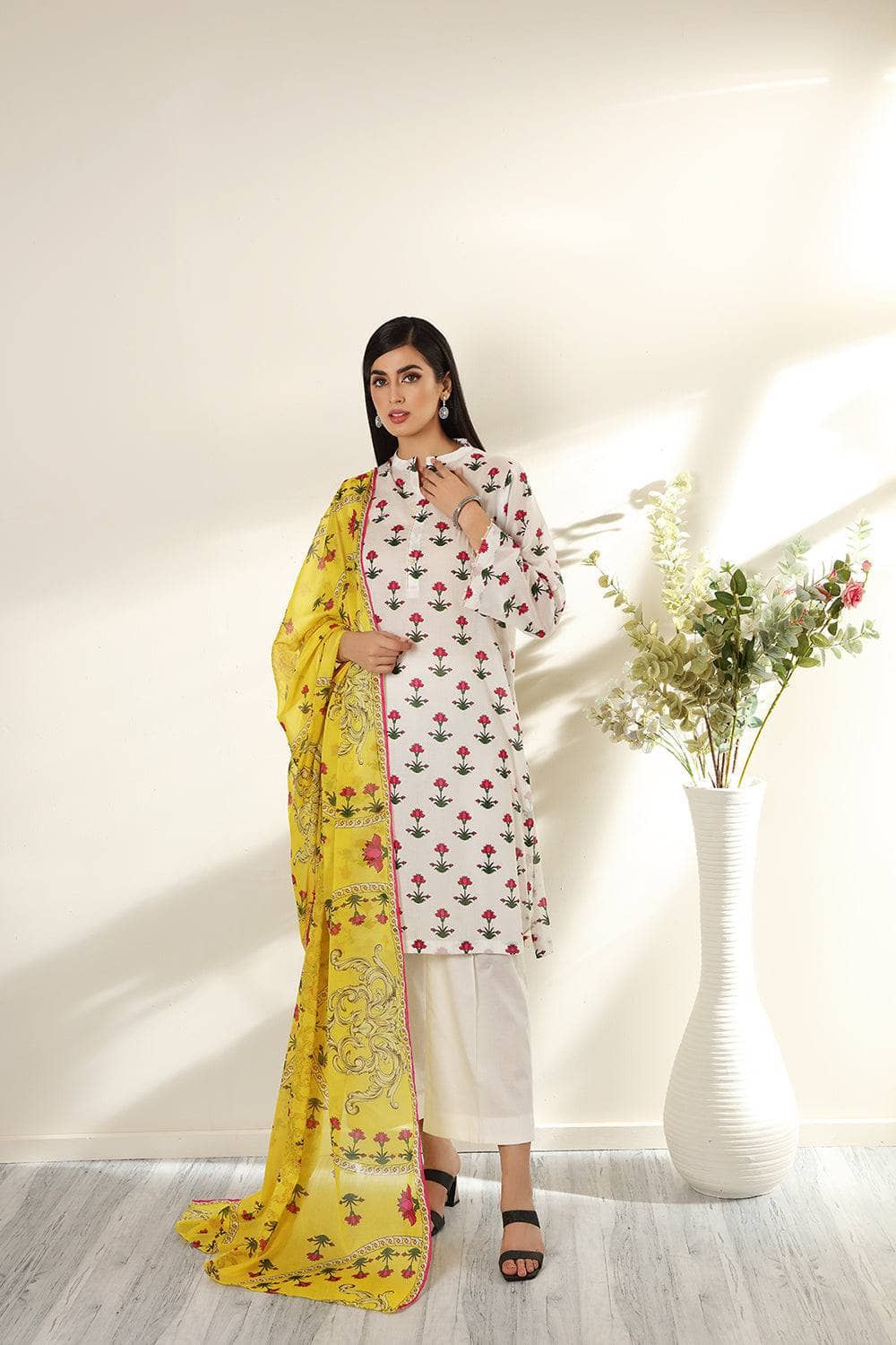 img_nishat_linen_lawn_2022_awwal_boutique