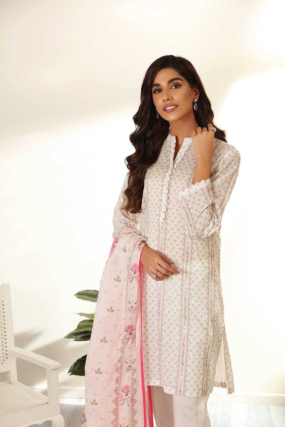 img_nishat_linen_lawn_2022_awwal_boutique