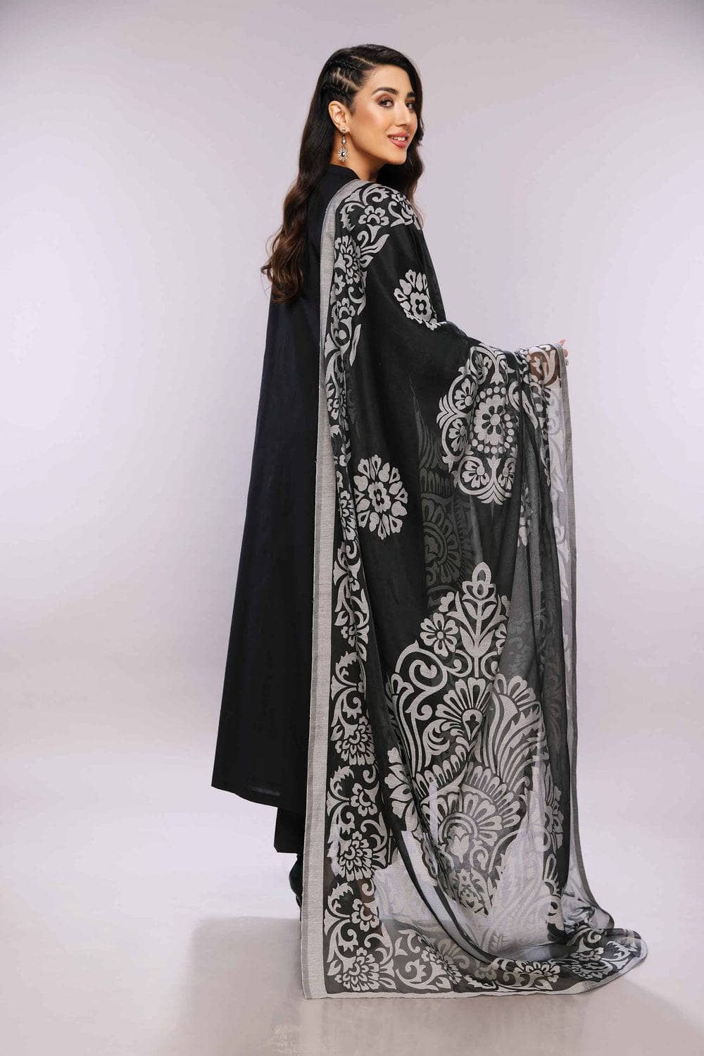 Img_nishat_lawn_nisha_23_awwal_boutique