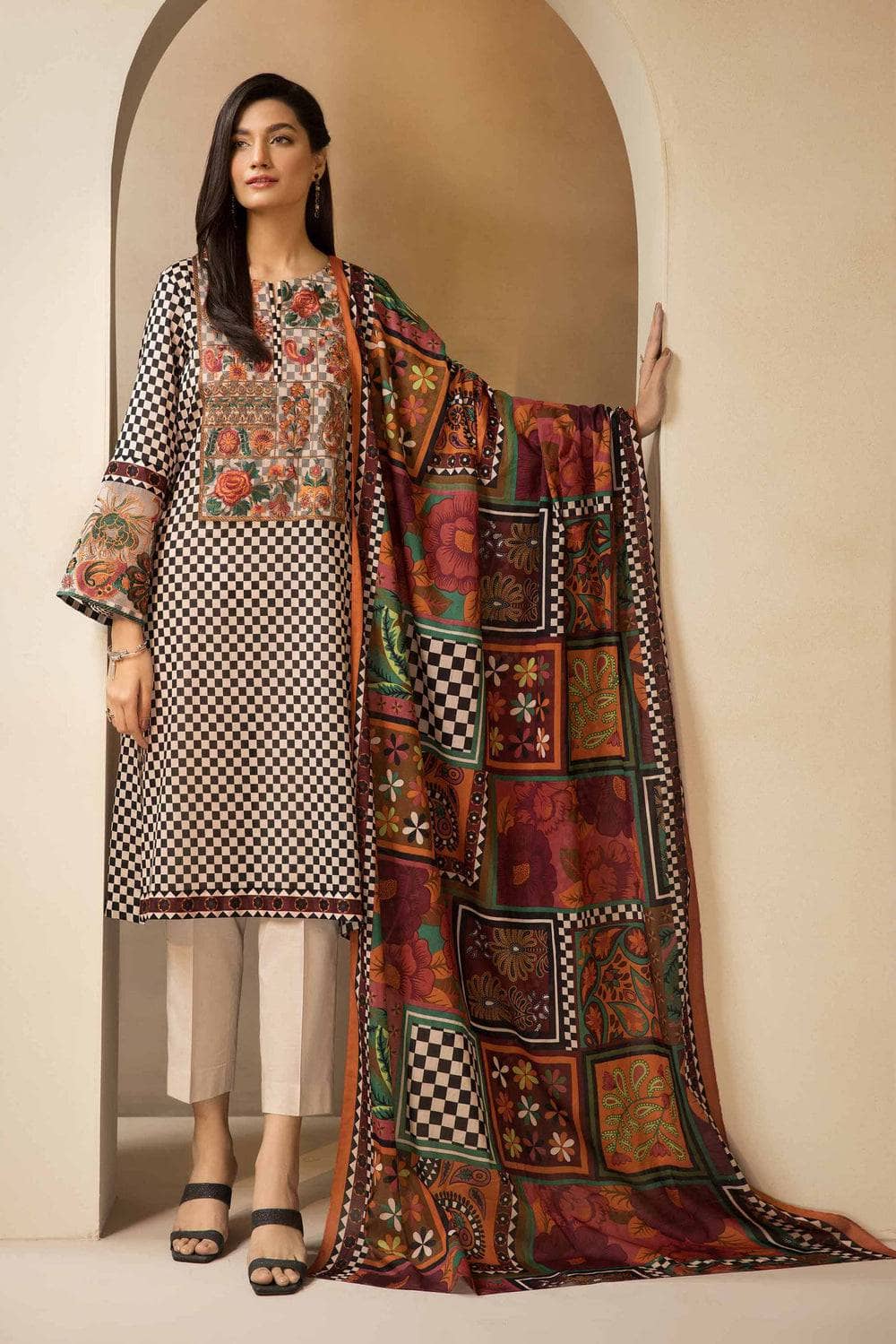 Img_nishat_lawn_nisha_awwal_boutique