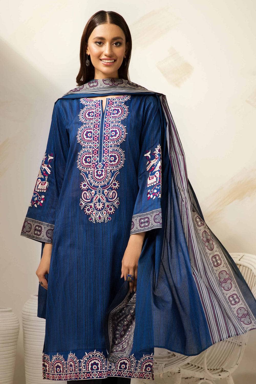 Img_nishat_lawn_nisha_awwal_boutique