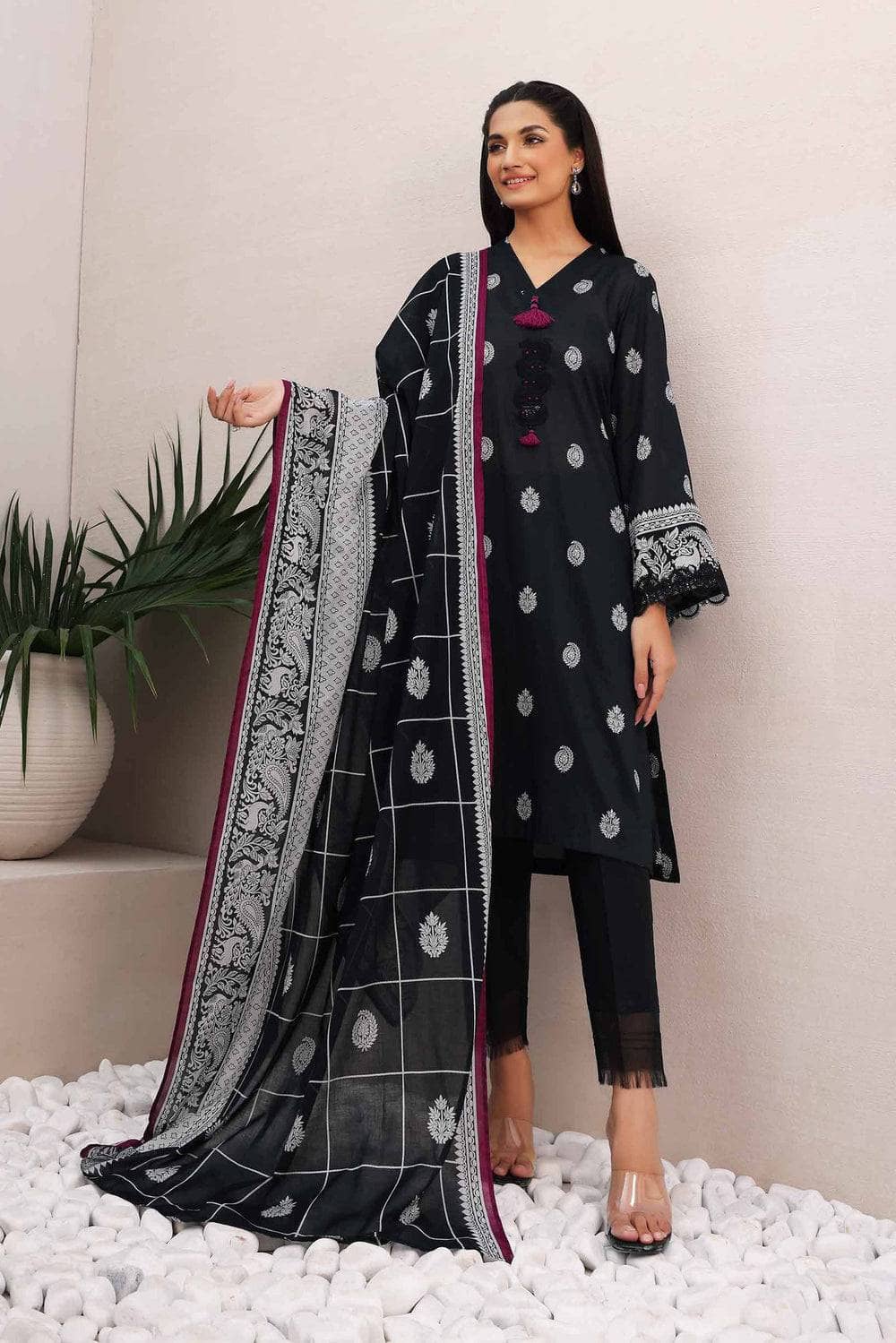 Img_nishat_lawn_nisha_awwal_boutique