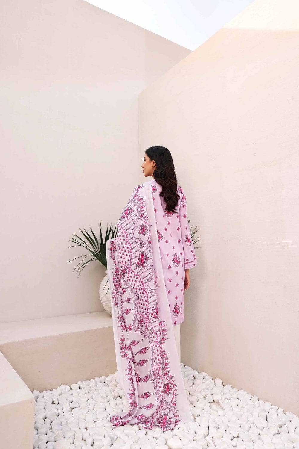 Img_nishat_lawn_nisha_awwal_boutique