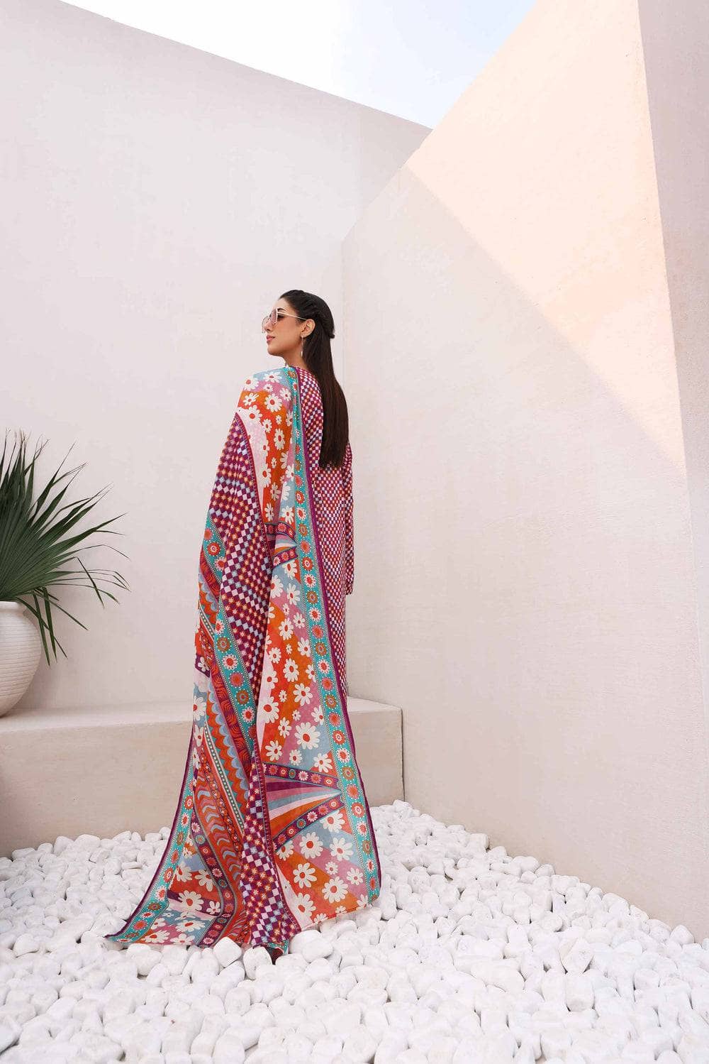 Img_nishat_lawn_nisha_23_awwal_boutique