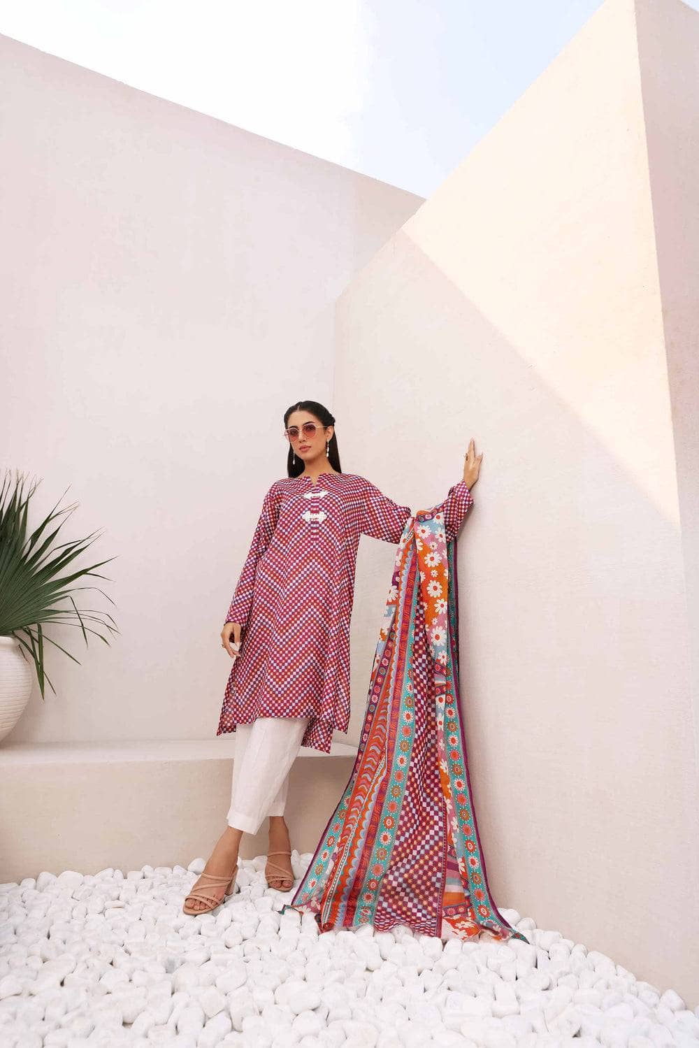 Img_nishat_lawn_nisha_23_awwal_boutique