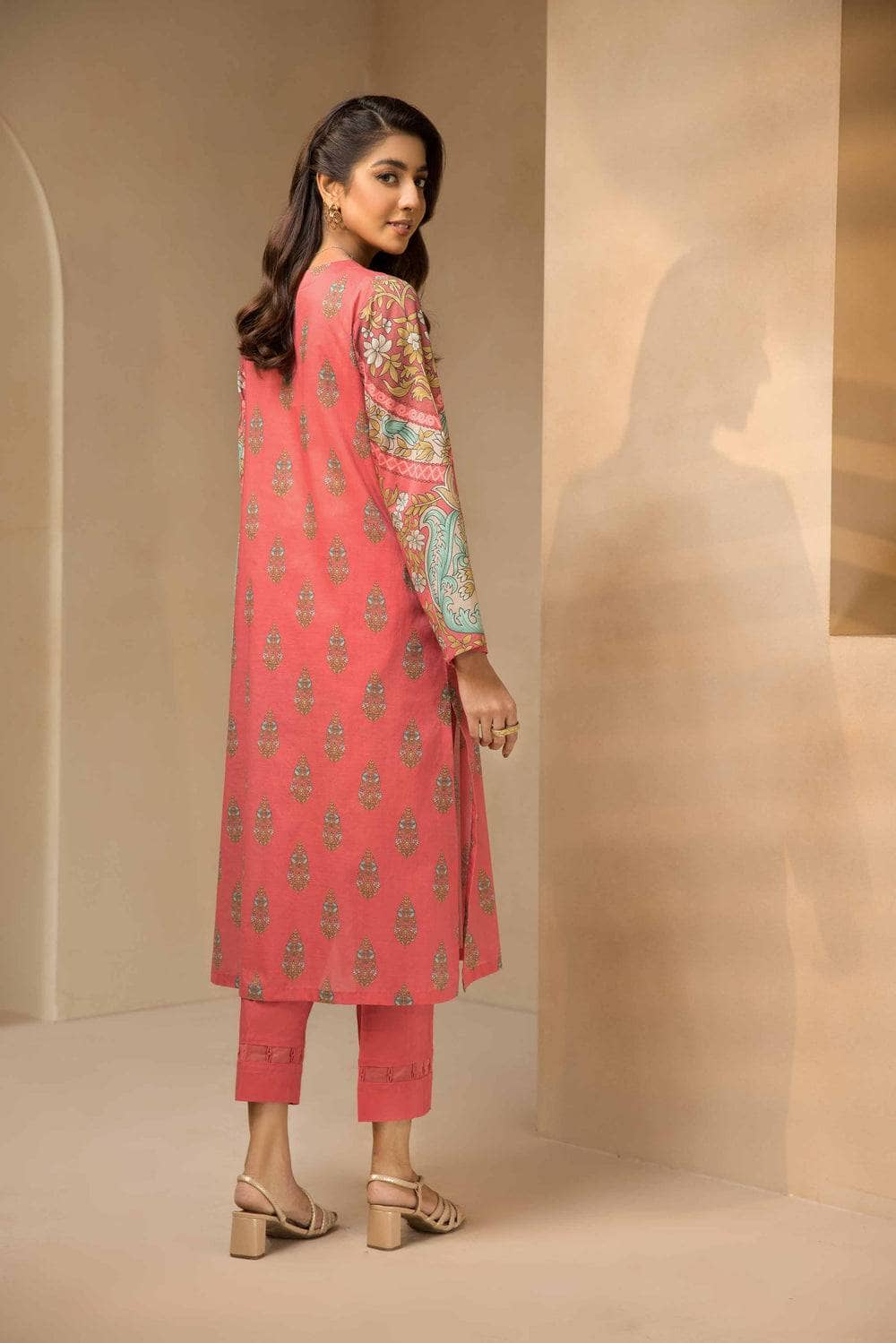 Img_nishat_lawn_nisha_awwal_boutique