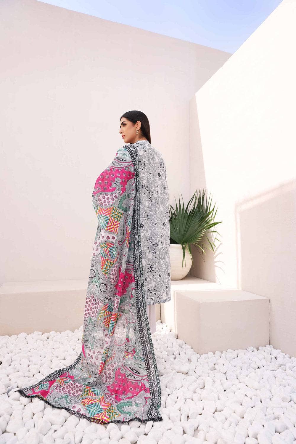 Img_nishat_lawn_nisha_23_awwal_boutique