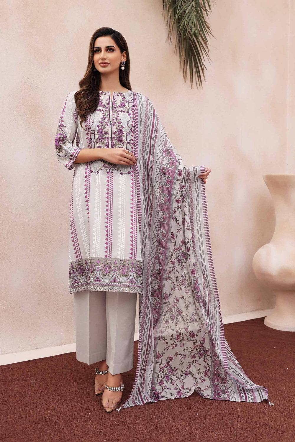 Img_nishat_lawn_nisha_23_awwal_boutique