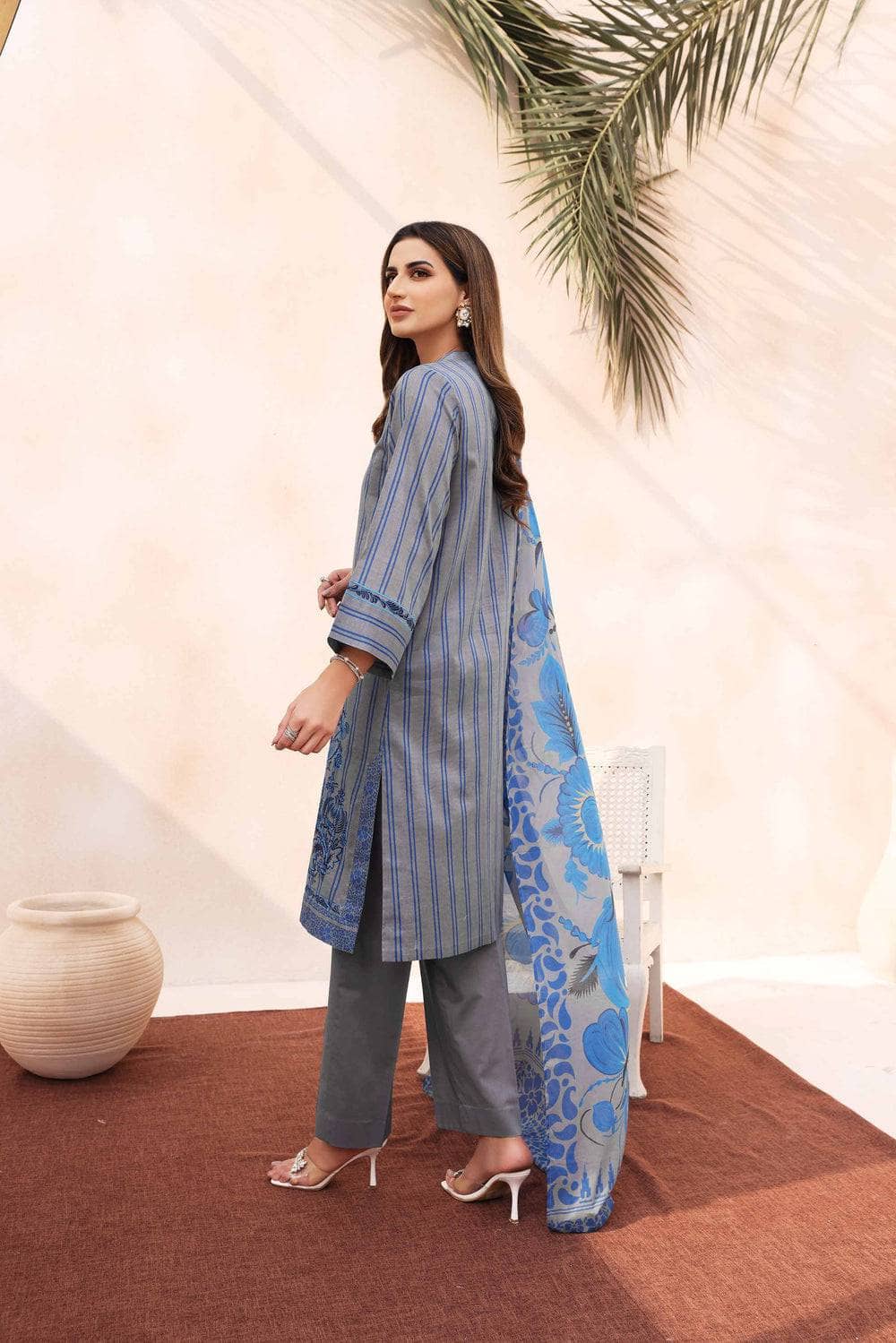 Img_nishat_lawn_nisha_23_awwal_boutique