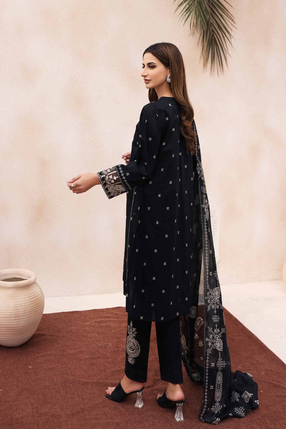 Img_nishat_lawn_nisha_23_awwal_boutique