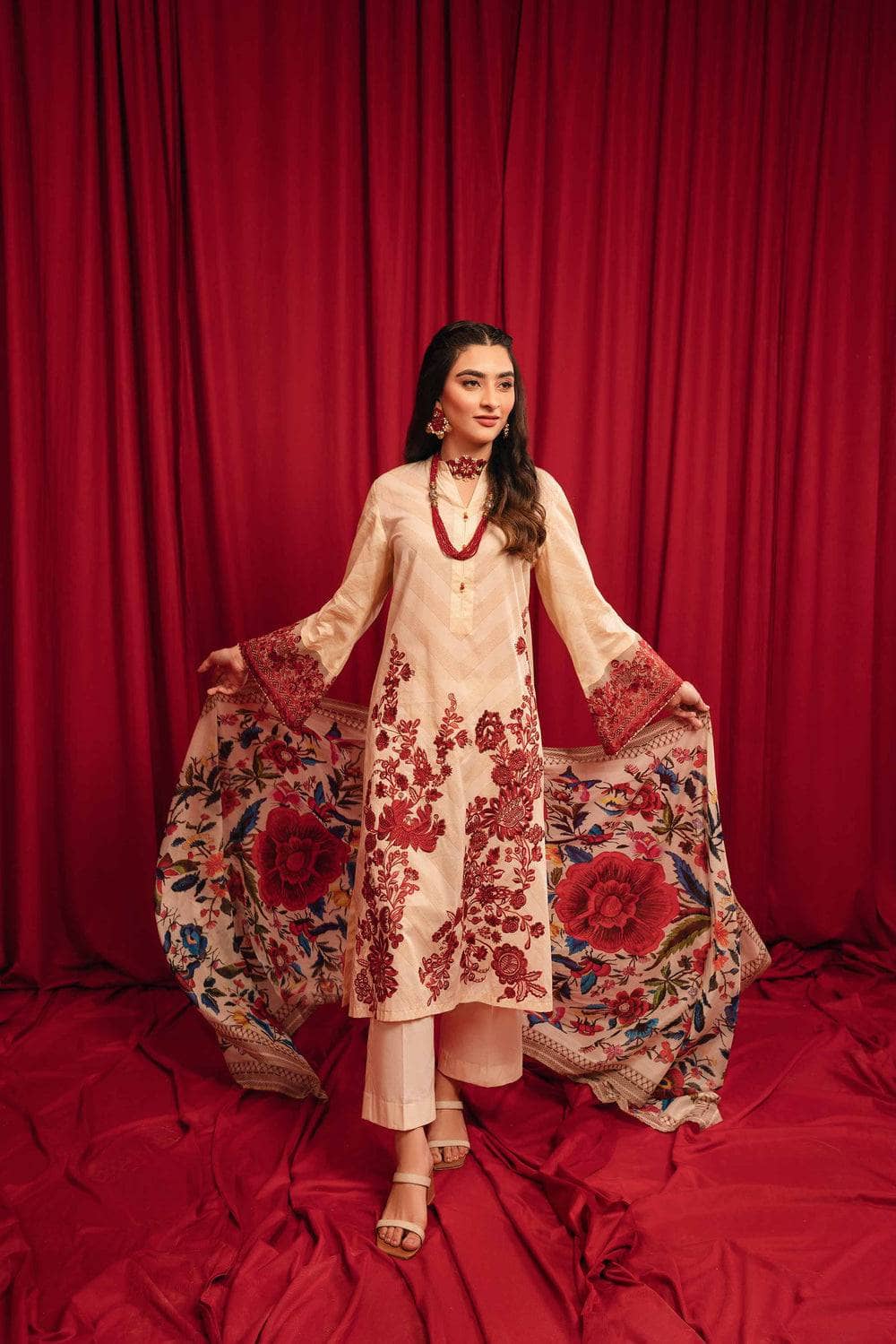Img_nishat_lawn_nisha_23_awwal_boutique