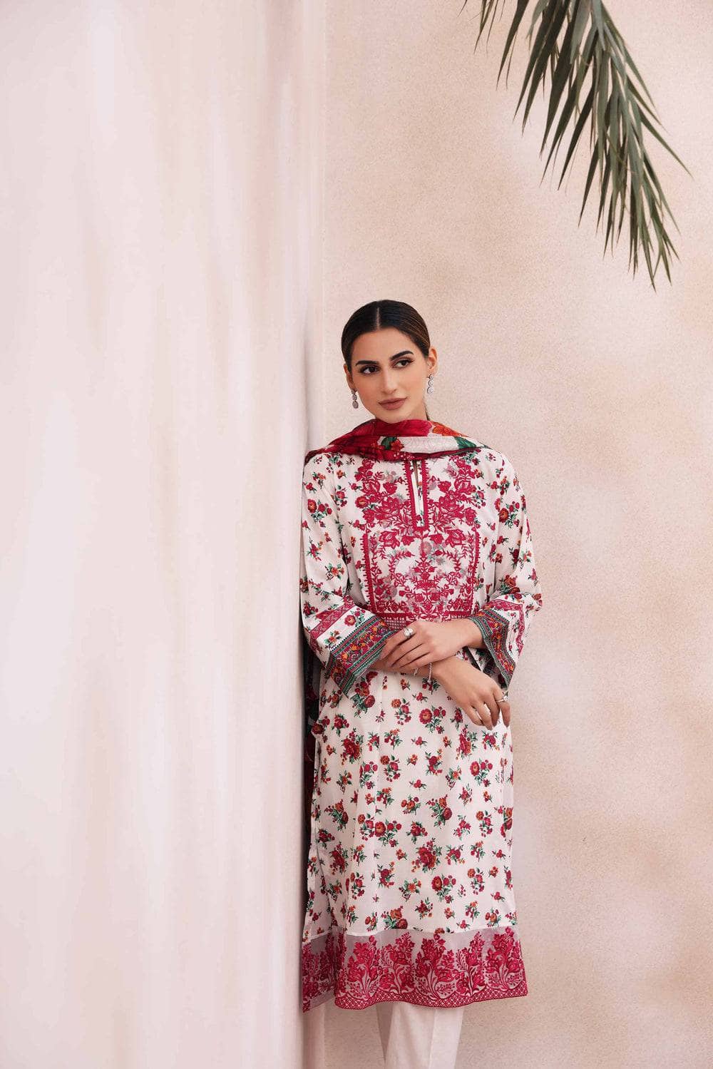 Img_nishat_lawn_nisha_23_awwal_boutique