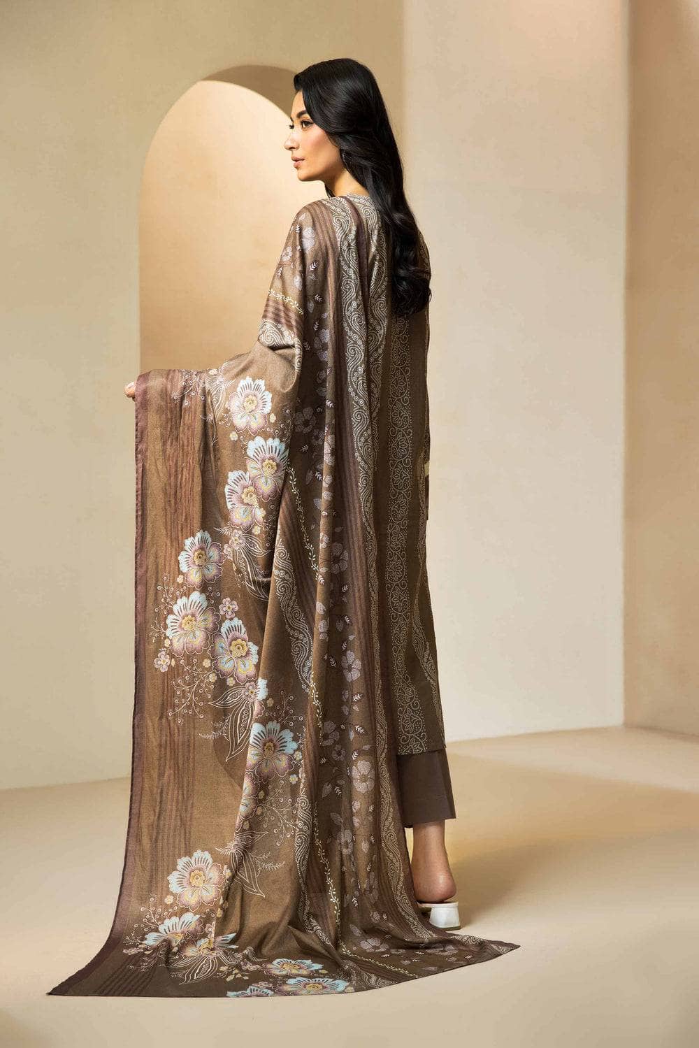 Img_nishat_lawn_nisha_23_awwal_boutique