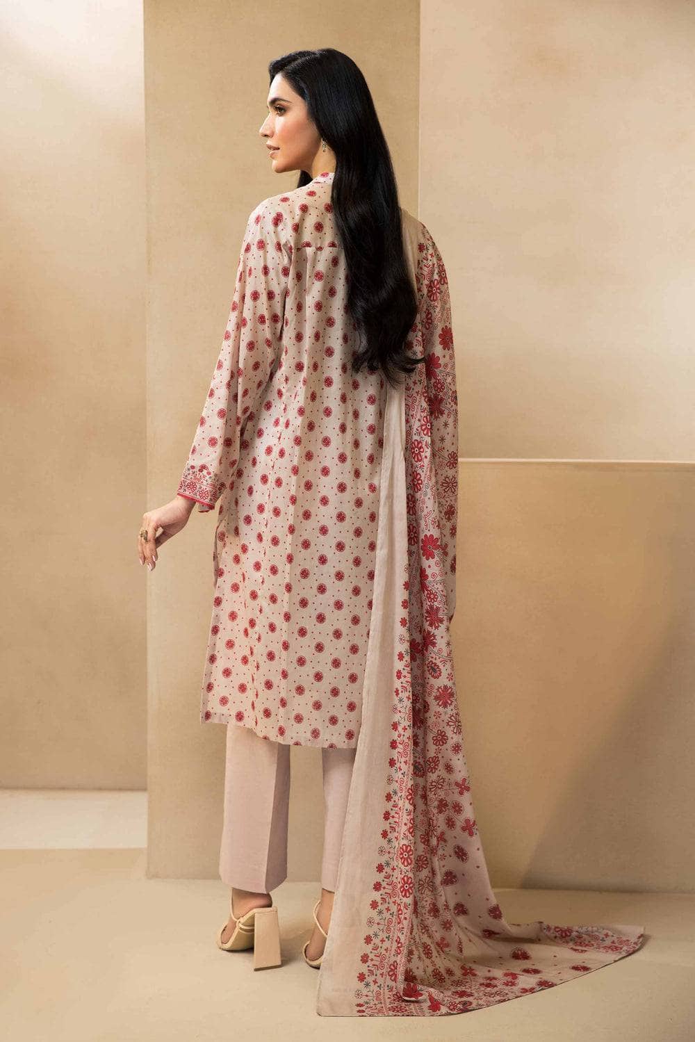 Img_nishat_lawn_nisha_awwal_boutique