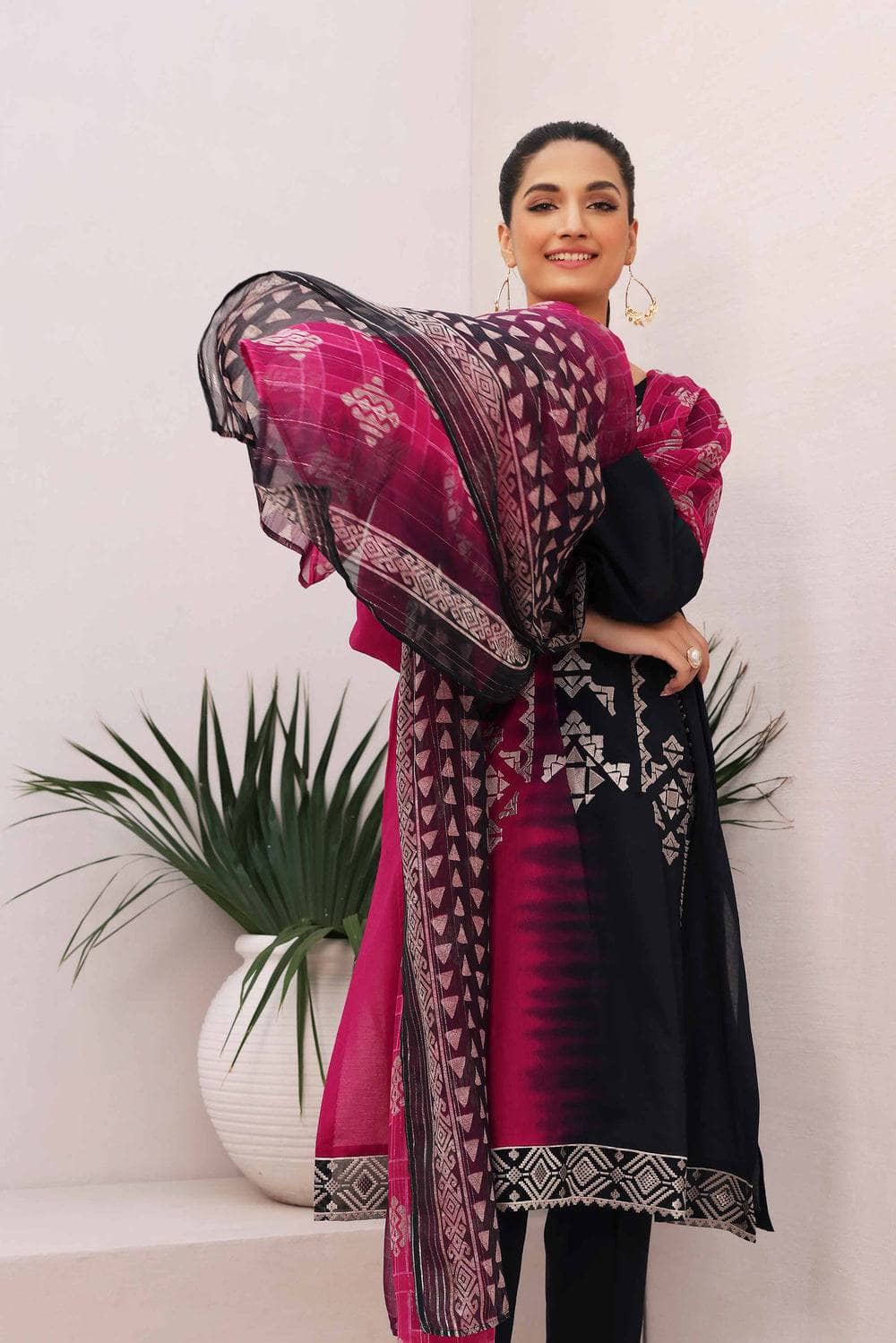 Img_nishat_lawn_nisha_23_awwal_boutique