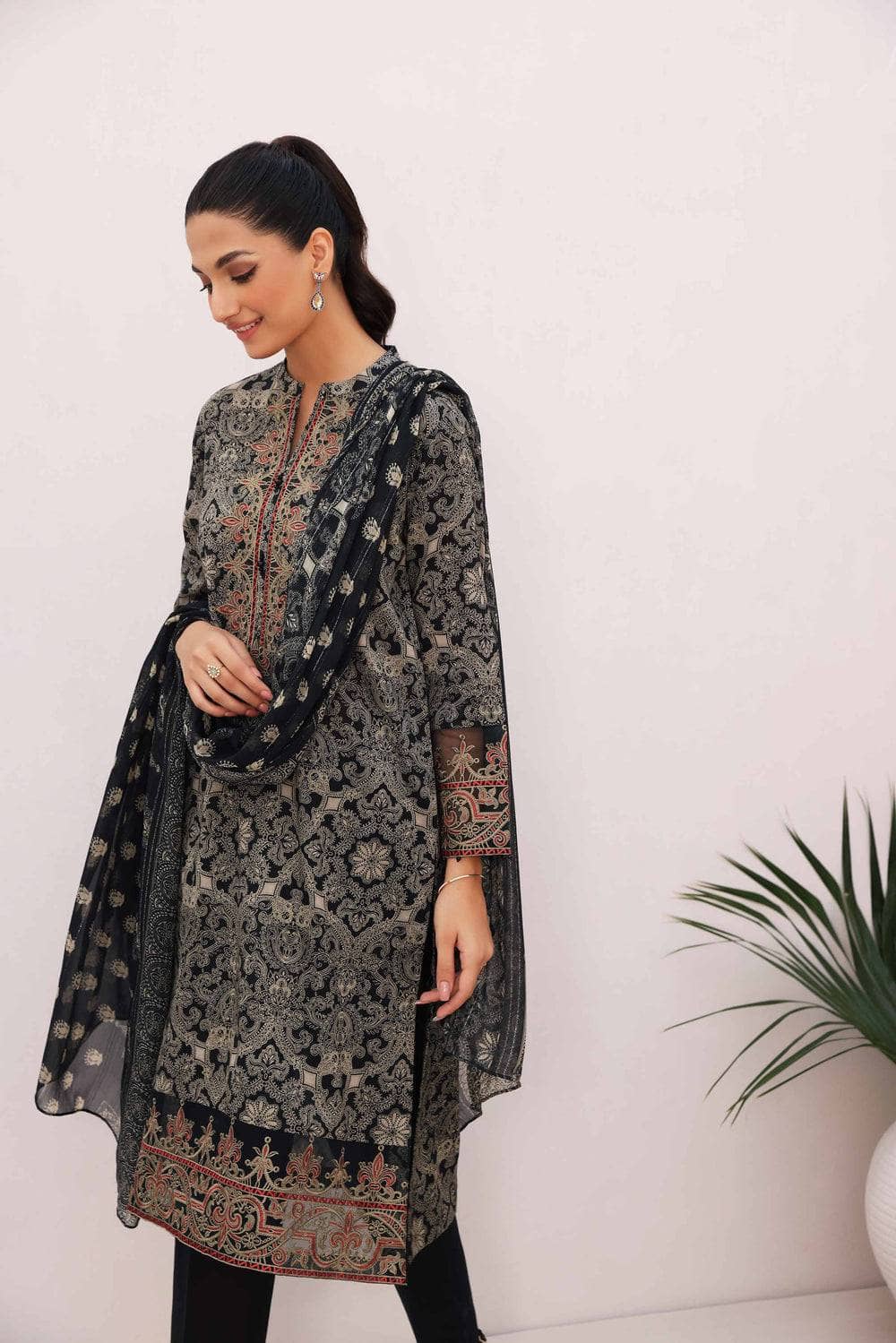 img_nishat_lawn_23_nisha_awwal_boutique