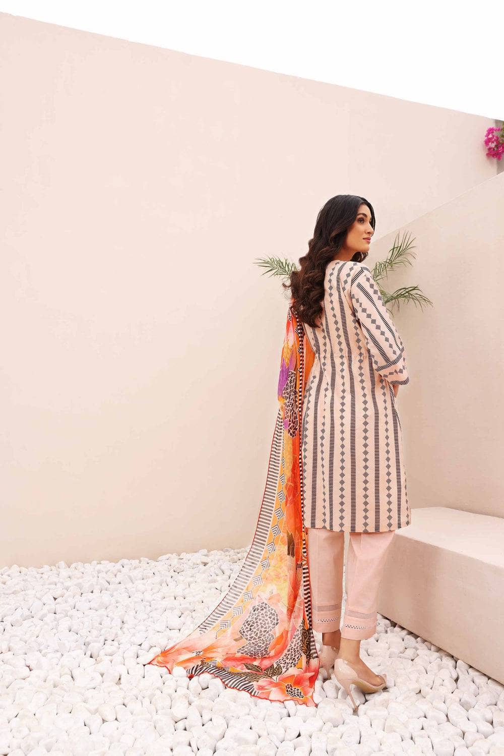 img_nishat_lawn_23_nisha_awwal_boutique