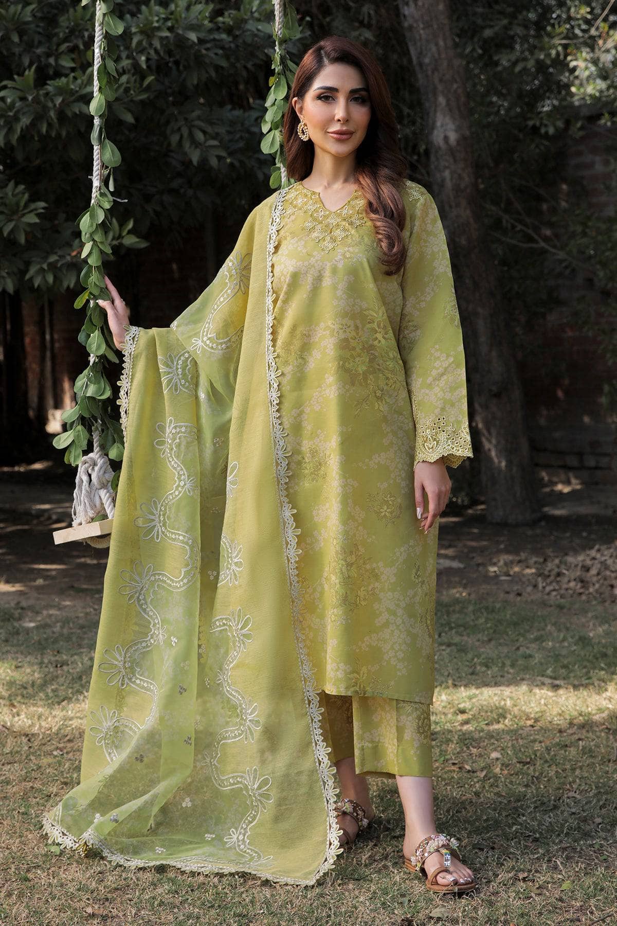 img_baroque_unstitched_lawn_collection_23_awwal_boutique