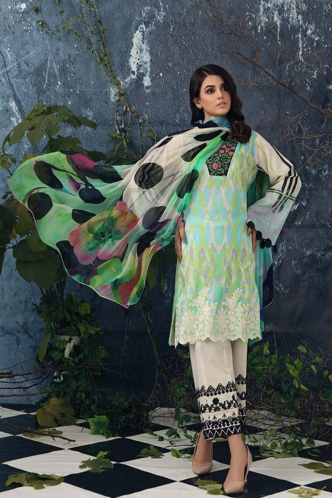 img_charizma_naranji_lawn_2021_awwal_boutique