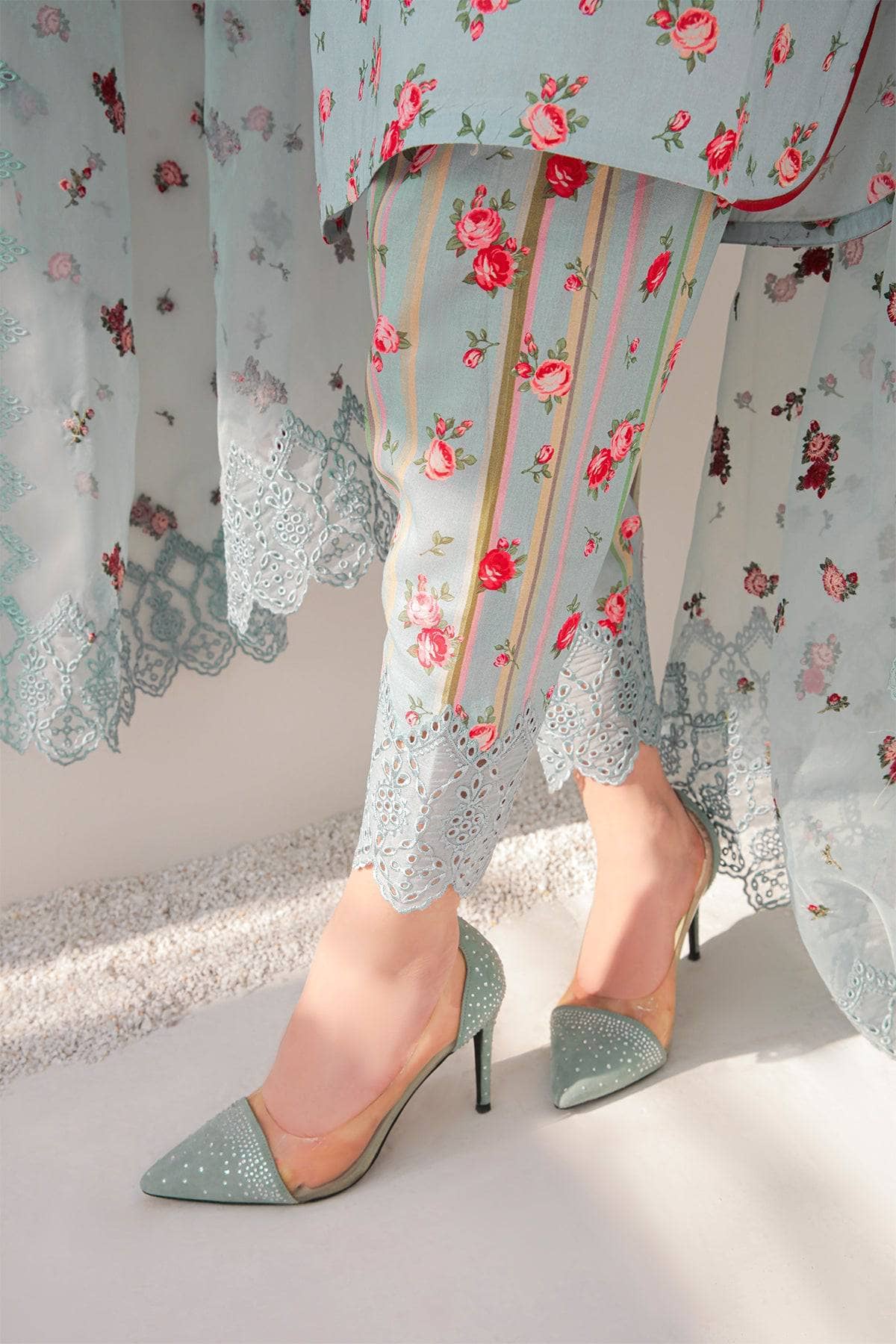 img_baroque_exclsuive_unstitched_lawn_23_awwal_boutique