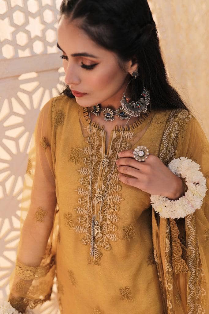 img_lsm_lakhani_embroidered_lawn_22_awwal_boutique