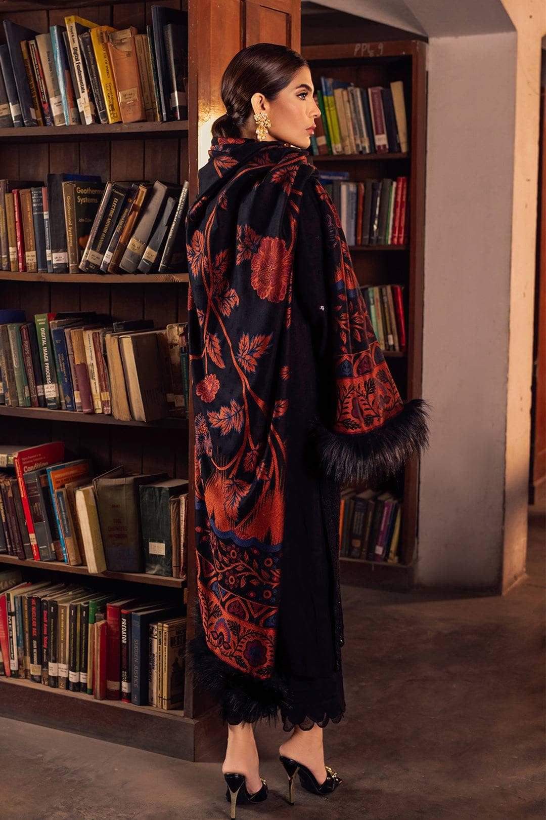 img_nureh_leather_peach_jacquard_shawl_awwal_boutique