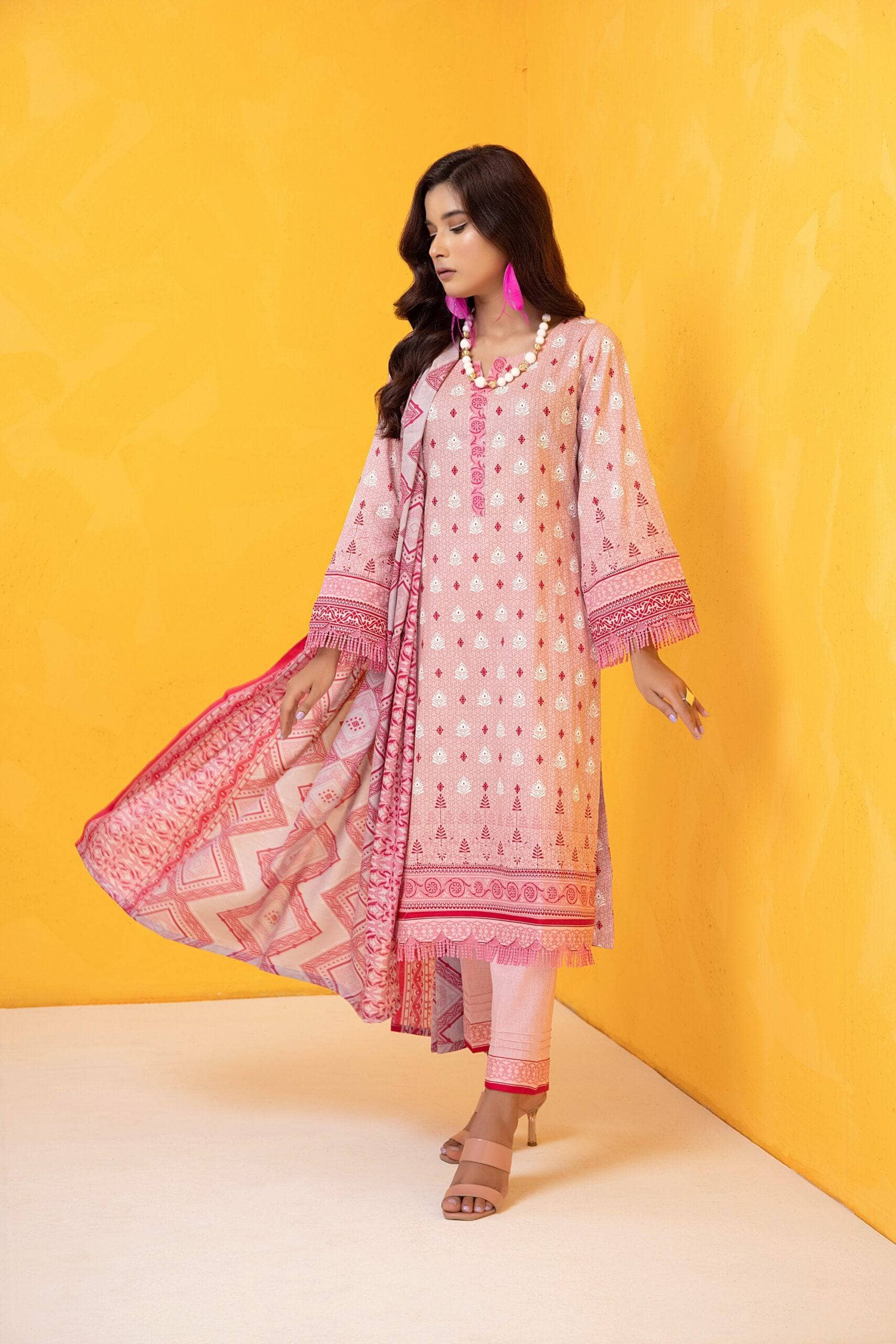 img_erum_misha_lawn_22_awwal_boutique