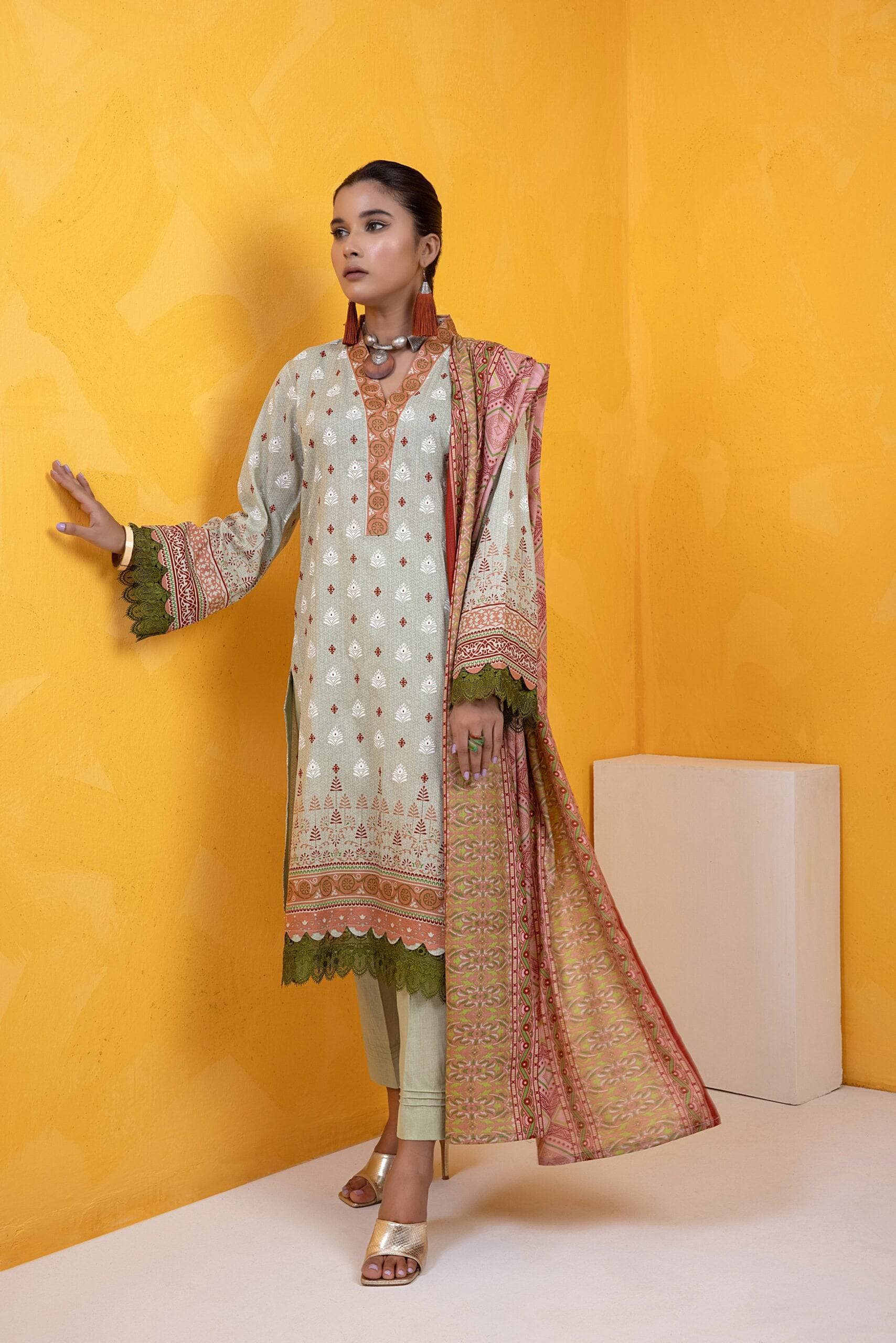 img_erum_misha_lawn_22_awwal_boutique