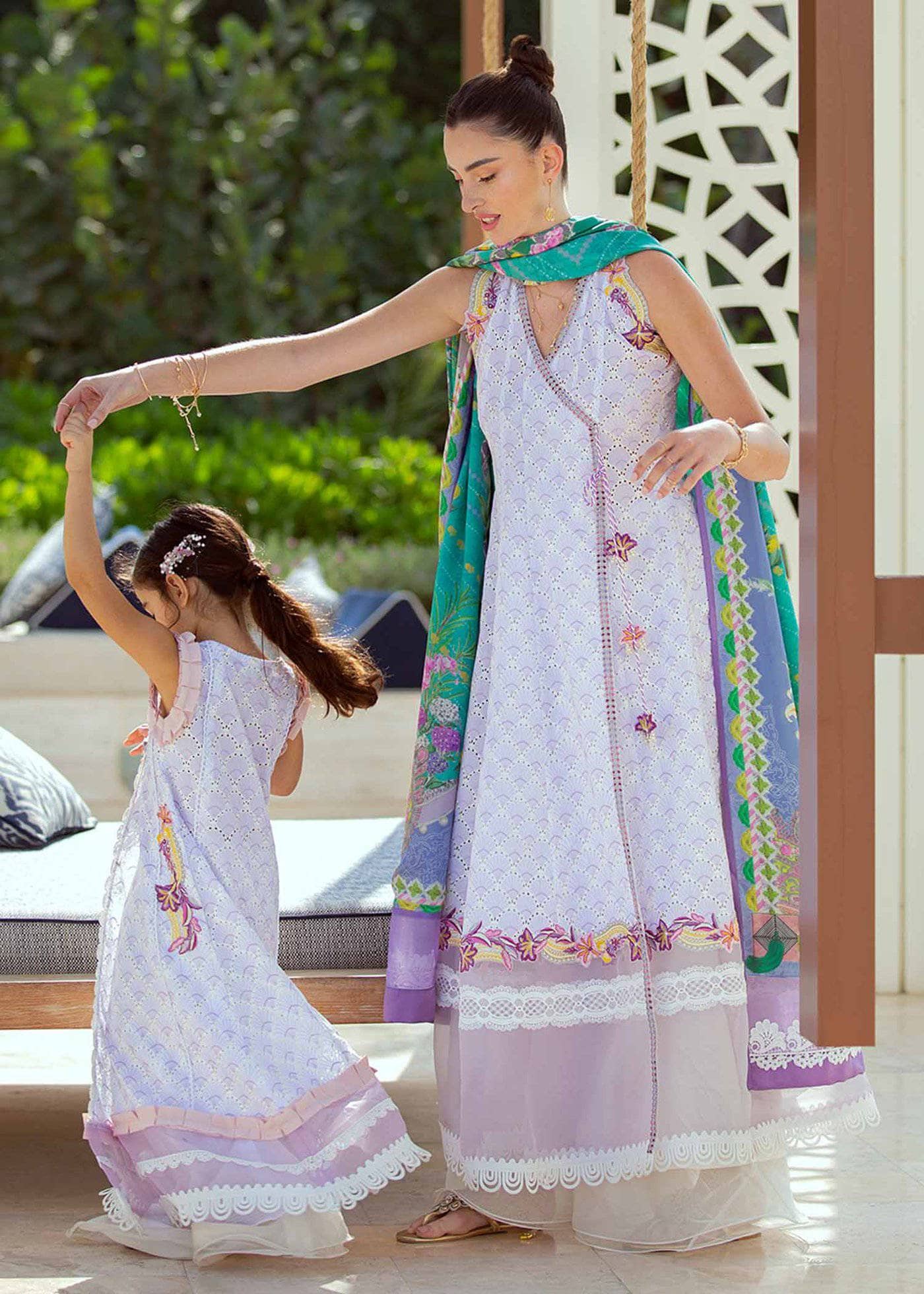 img_farah_talib_aziz_lawn_2021_awwal_boutique