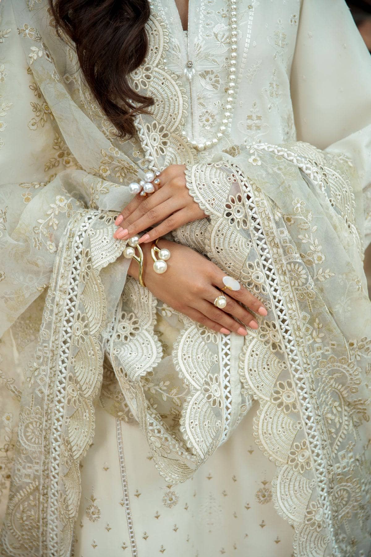 img_baroque_swiss_voil_22_awwal_boutique