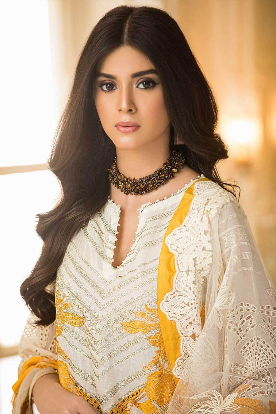 img_charizma_festive_signature_lawn_collection_2020_awwal_boutique