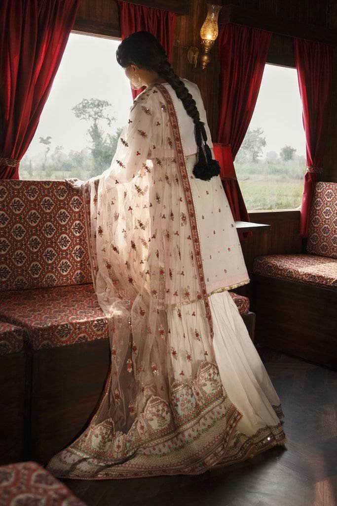 img_qalamkar_luxury_lawn_2021_awwal_boutique