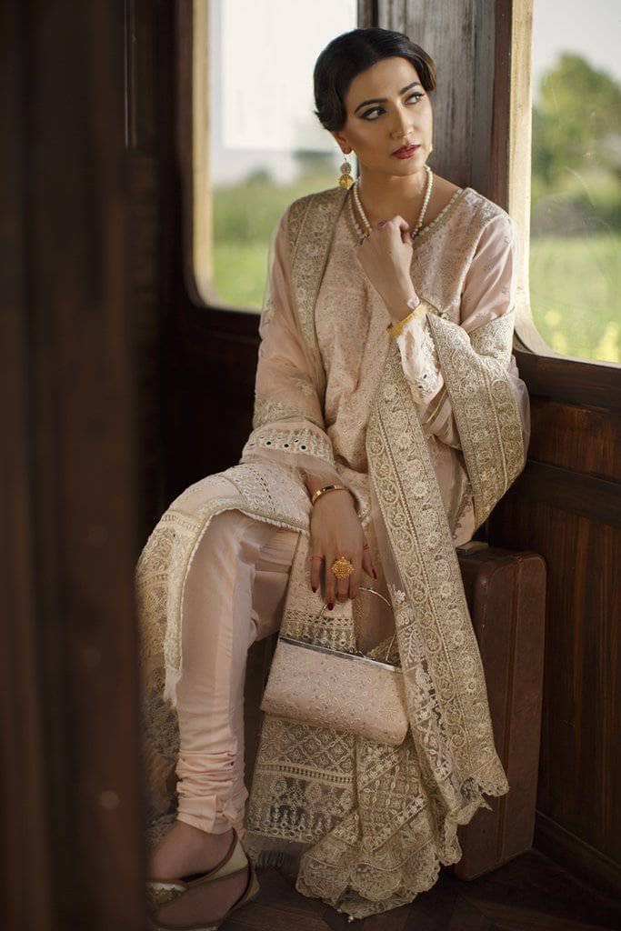 img_qalamkar_luxury_lawn_2021_awwal_boutique