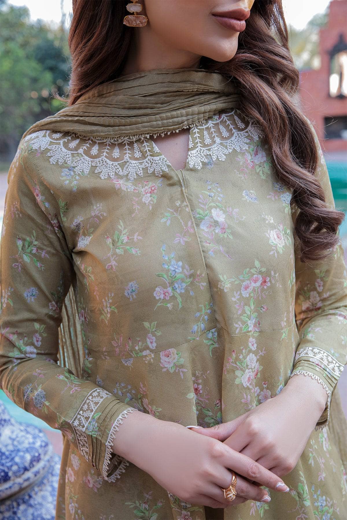 img_baroque_unstitched_lawn_collection_23_awwal_boutique