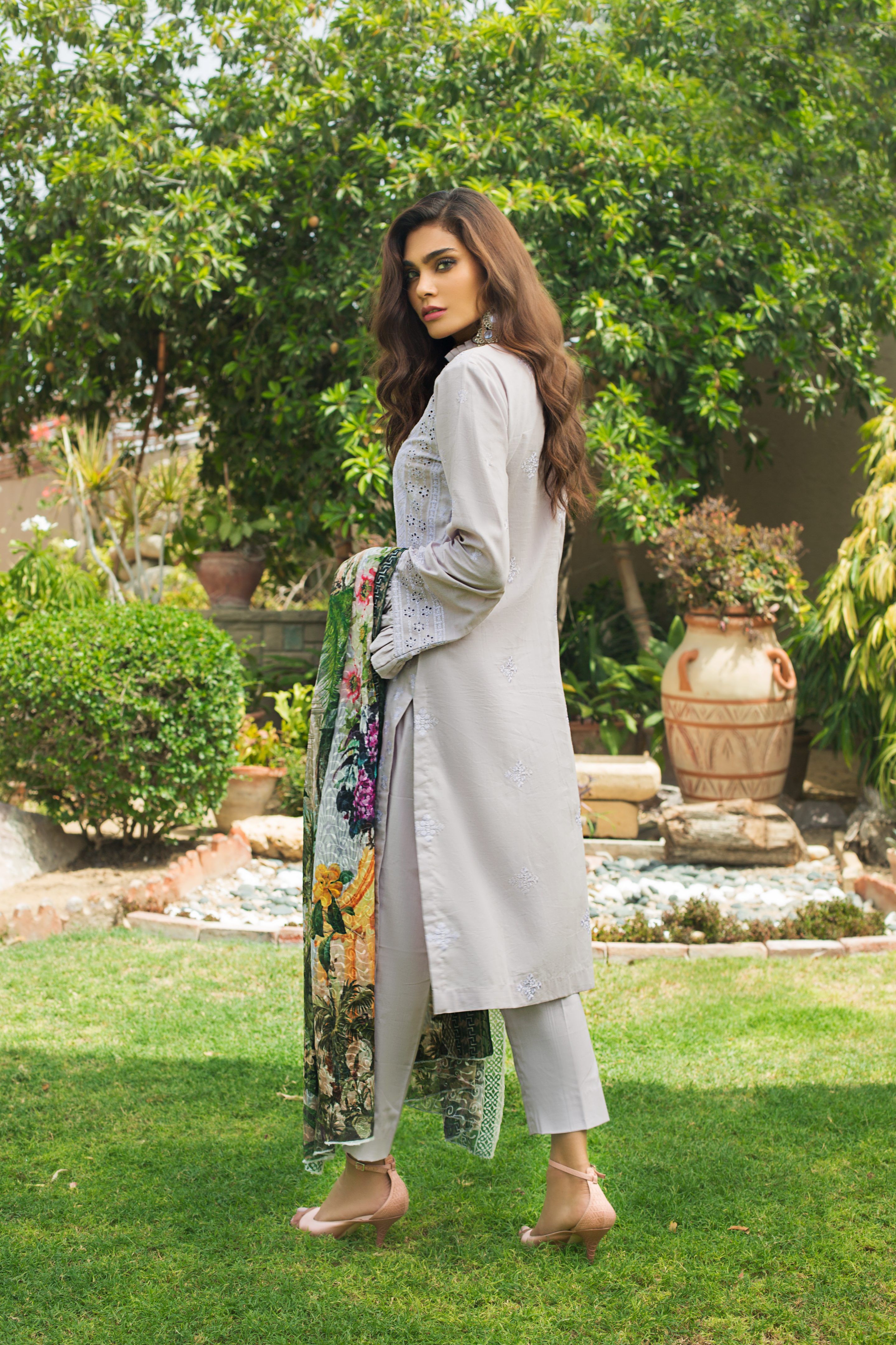 img_kalyan_schiffly_lawn_collection_awwal_boutique