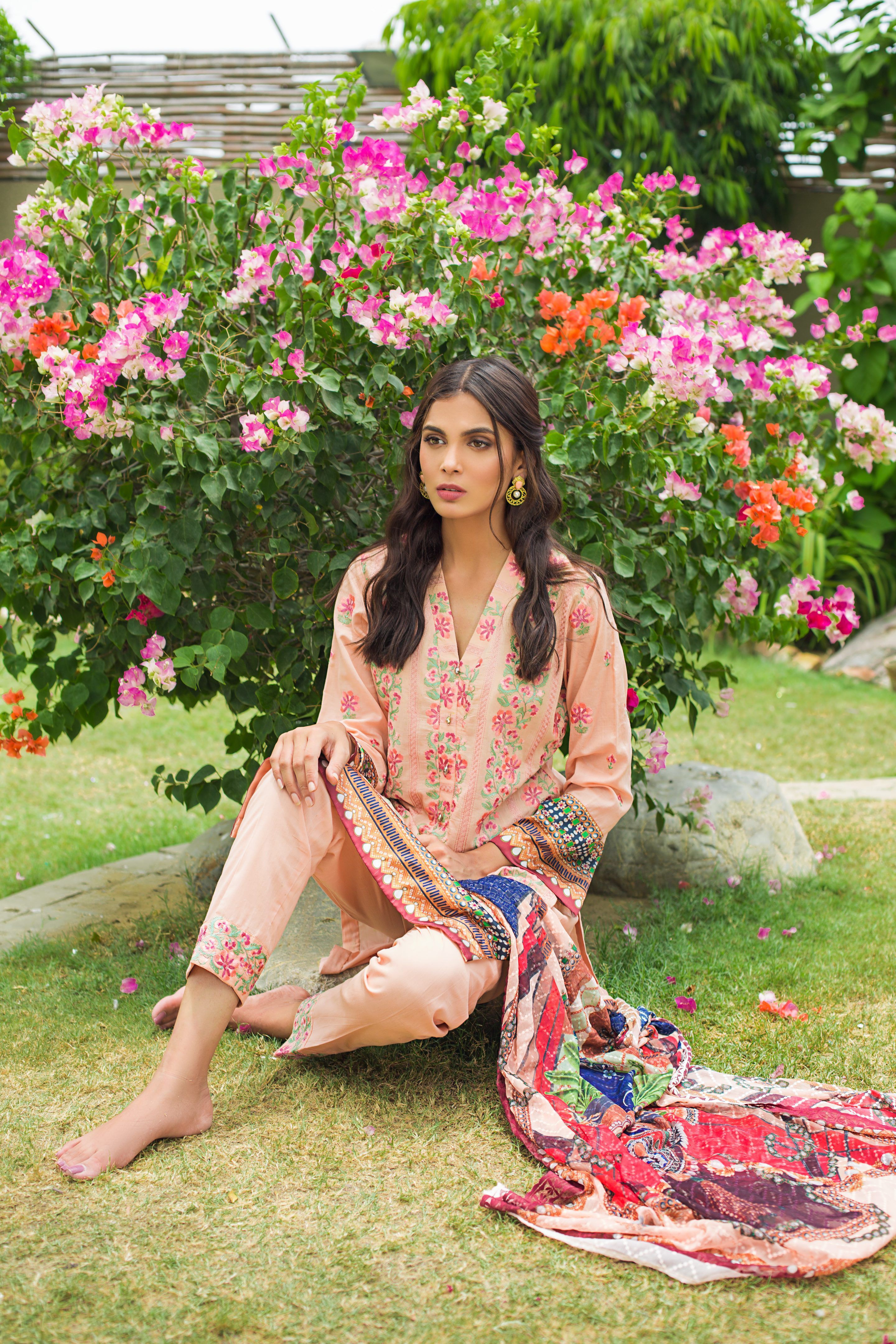 img_kalyan_lawn_awwal_boutique