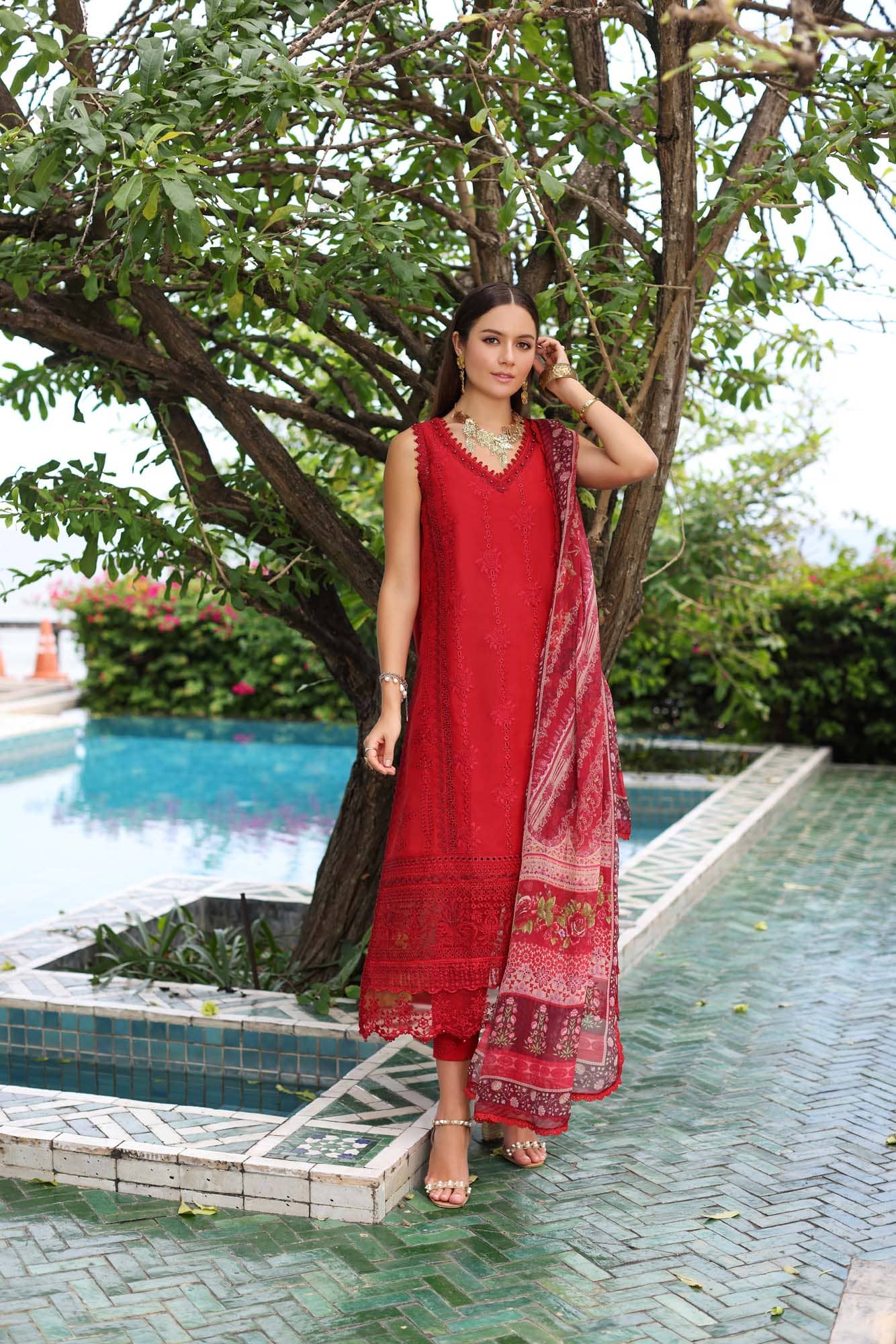 img_saadia_asad_noor_chikankari_23_awwal_boutique