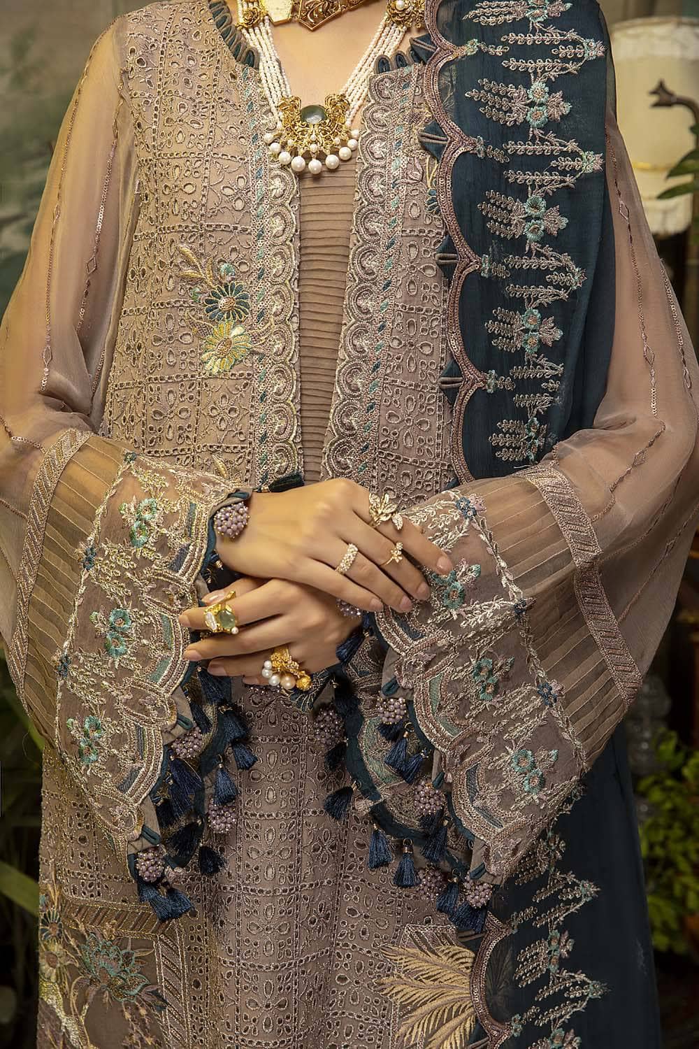 img_adans_llibas_guzarish_chikankari_chiffon_awwal_boutique