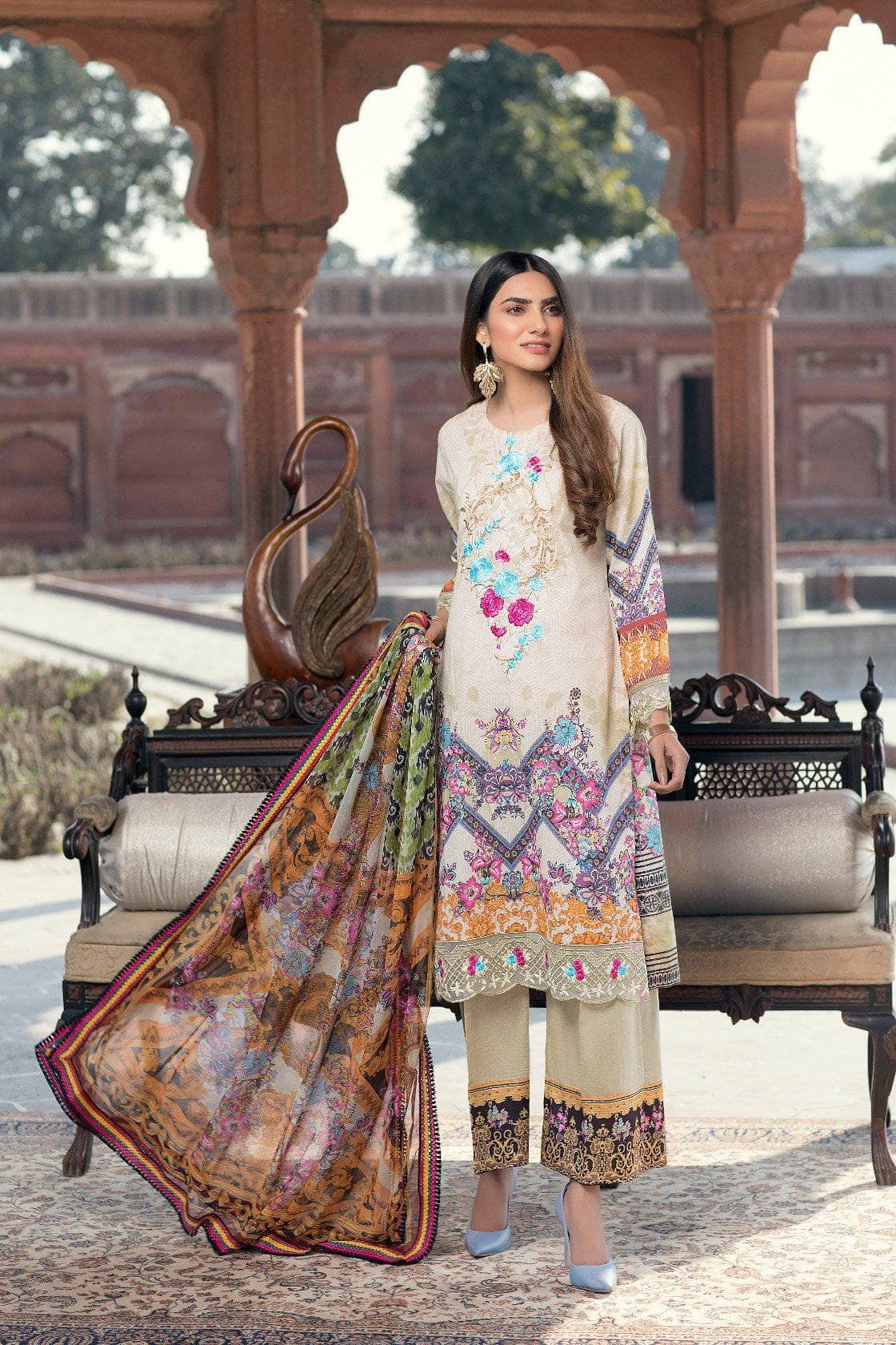img_azure_luxury_lawn_collection_awwal_boutique